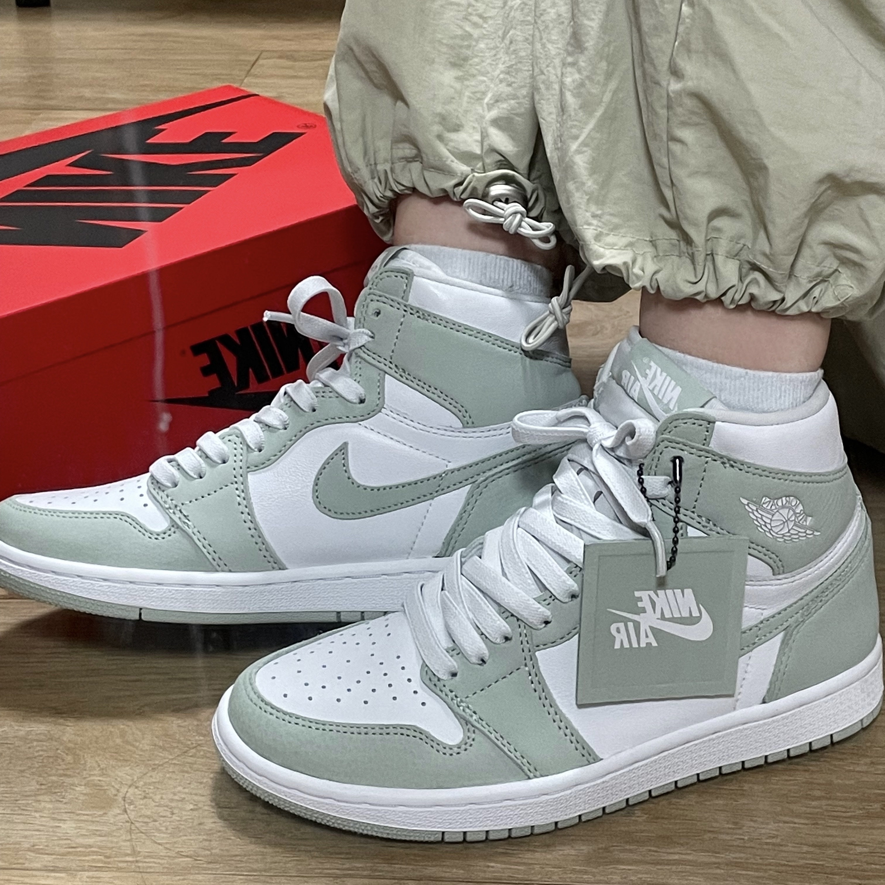 (W) Jordan 1 Retro High OG Seafoam 착용 스타일 - 1