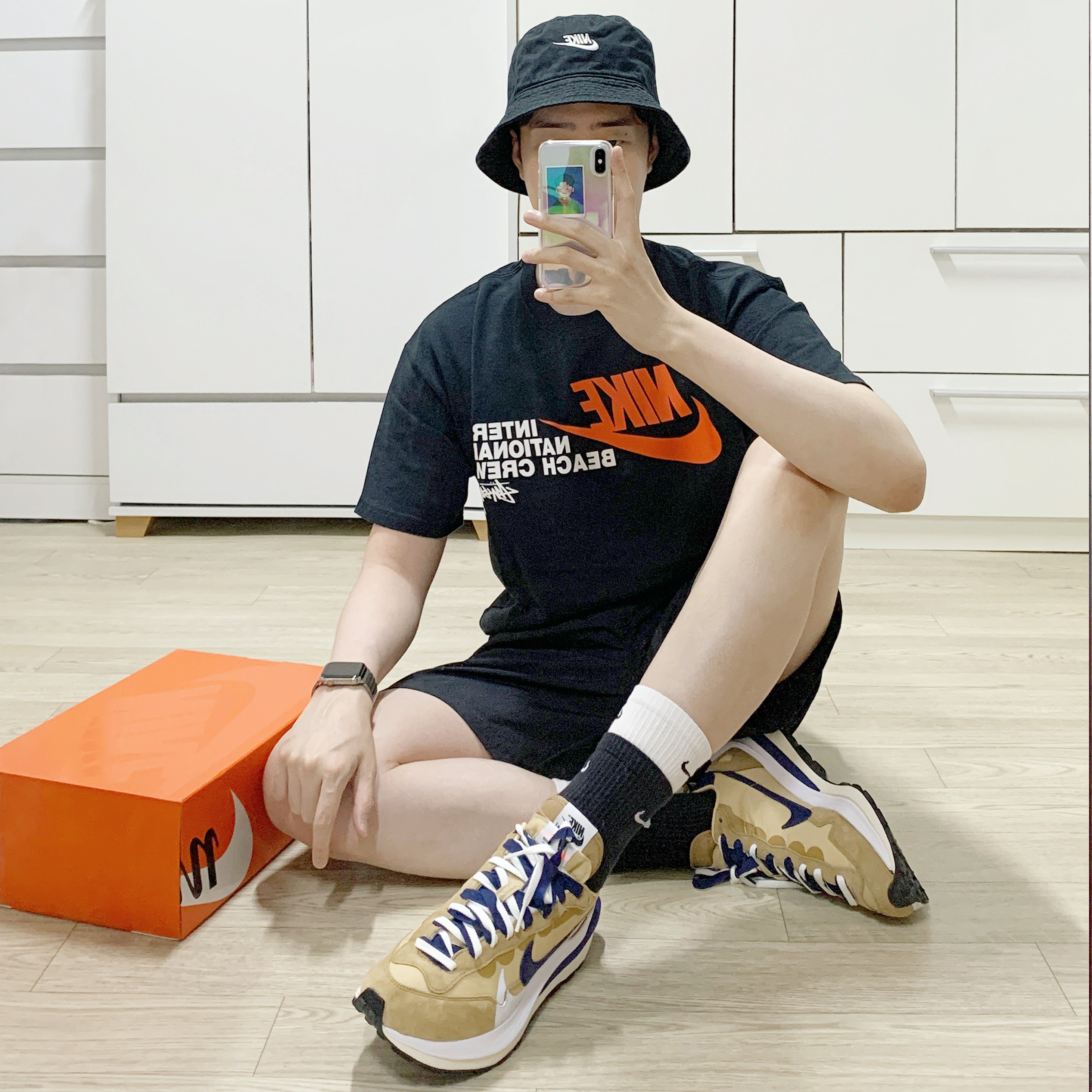 Nike Futura Washed Bucket Hat Black, Nike x Stussy International Beach Crew T-Shirt Black - Asia 착용 스타일