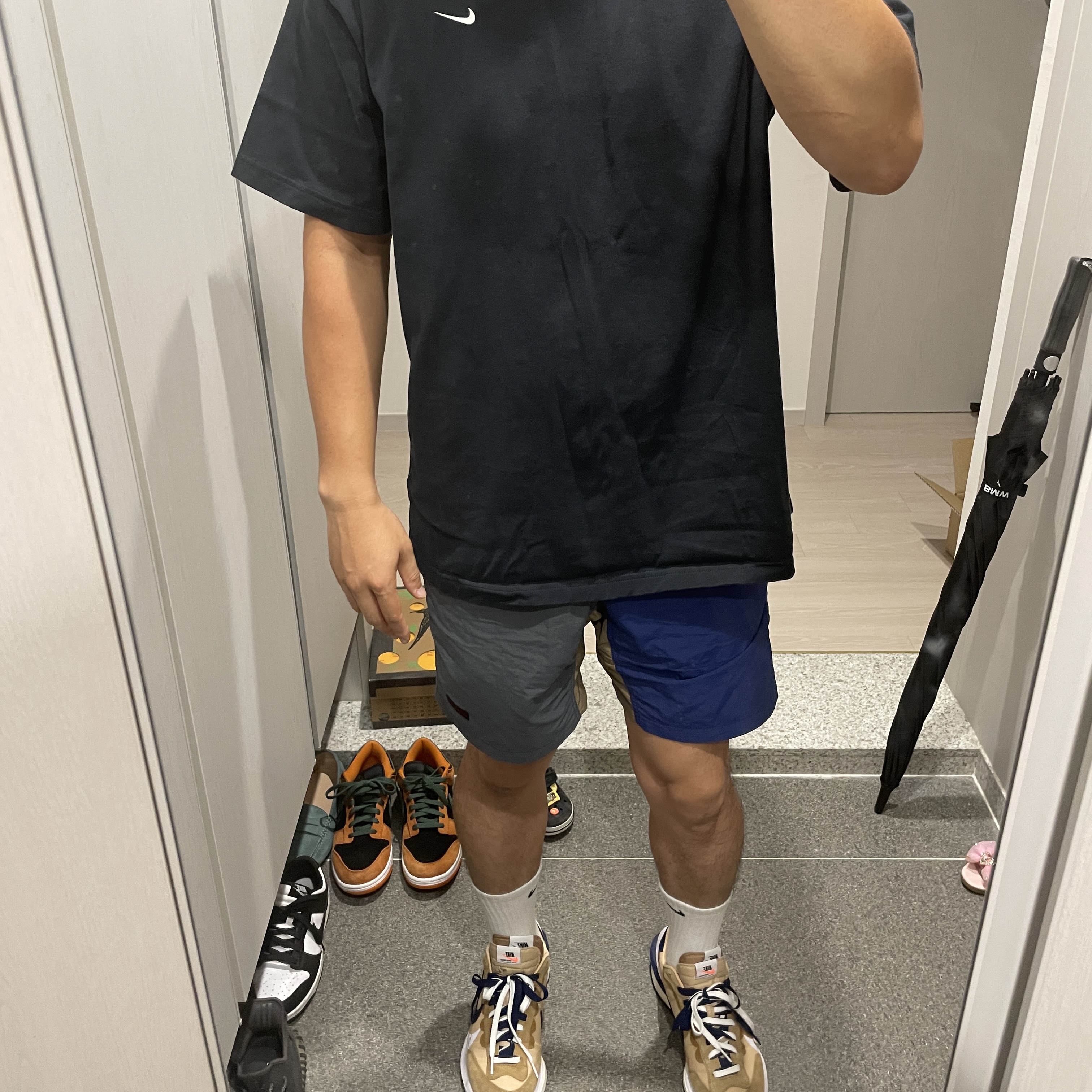 Nike x Sacai VaporWaffle Sesame and Blue Void, Nike NRG Solo Swoosh T-Shirt Black - US/EU 착용 스타일