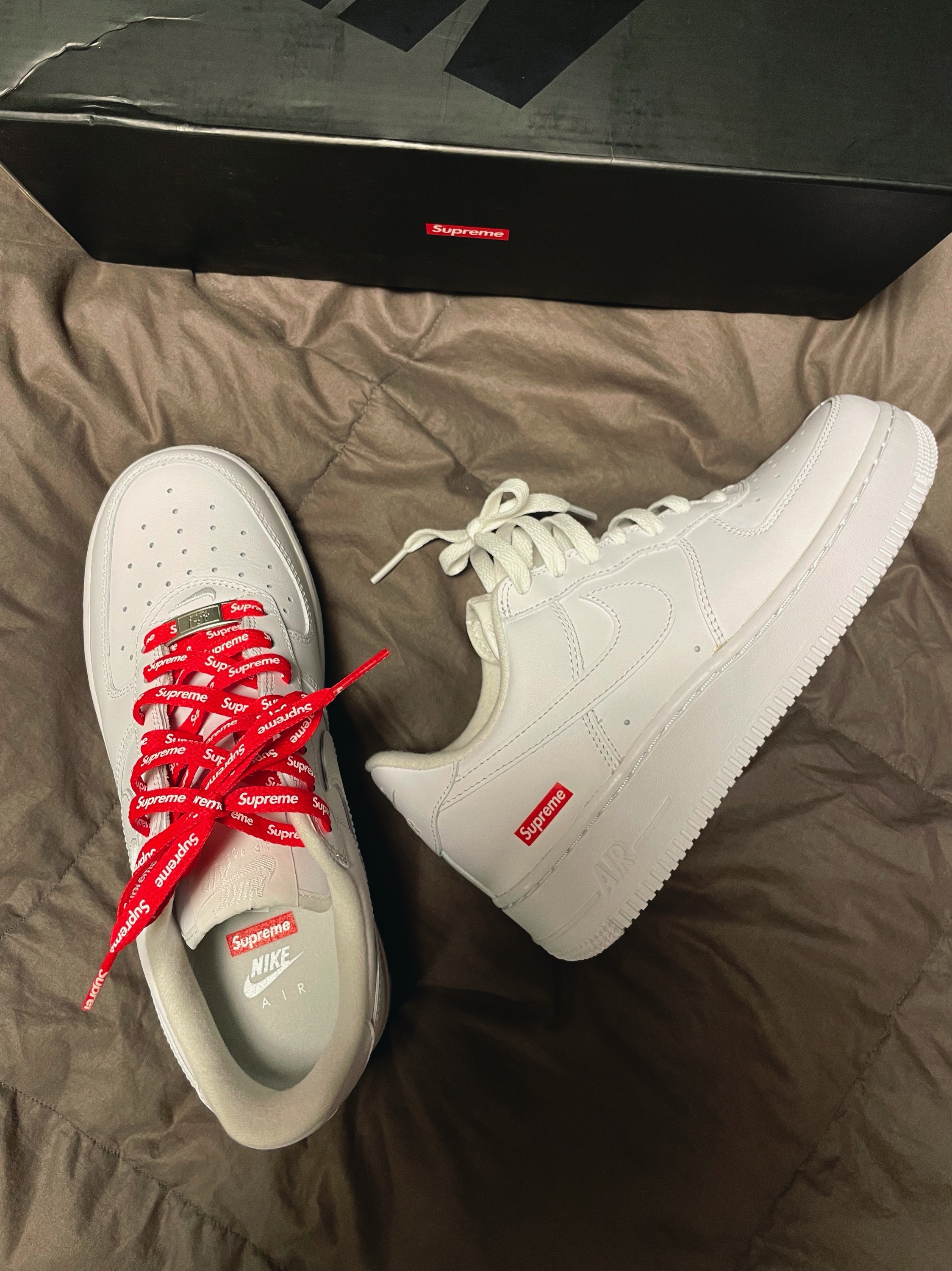 Nike x Supreme Air Force 1 Low White 착용 스타일 - 5