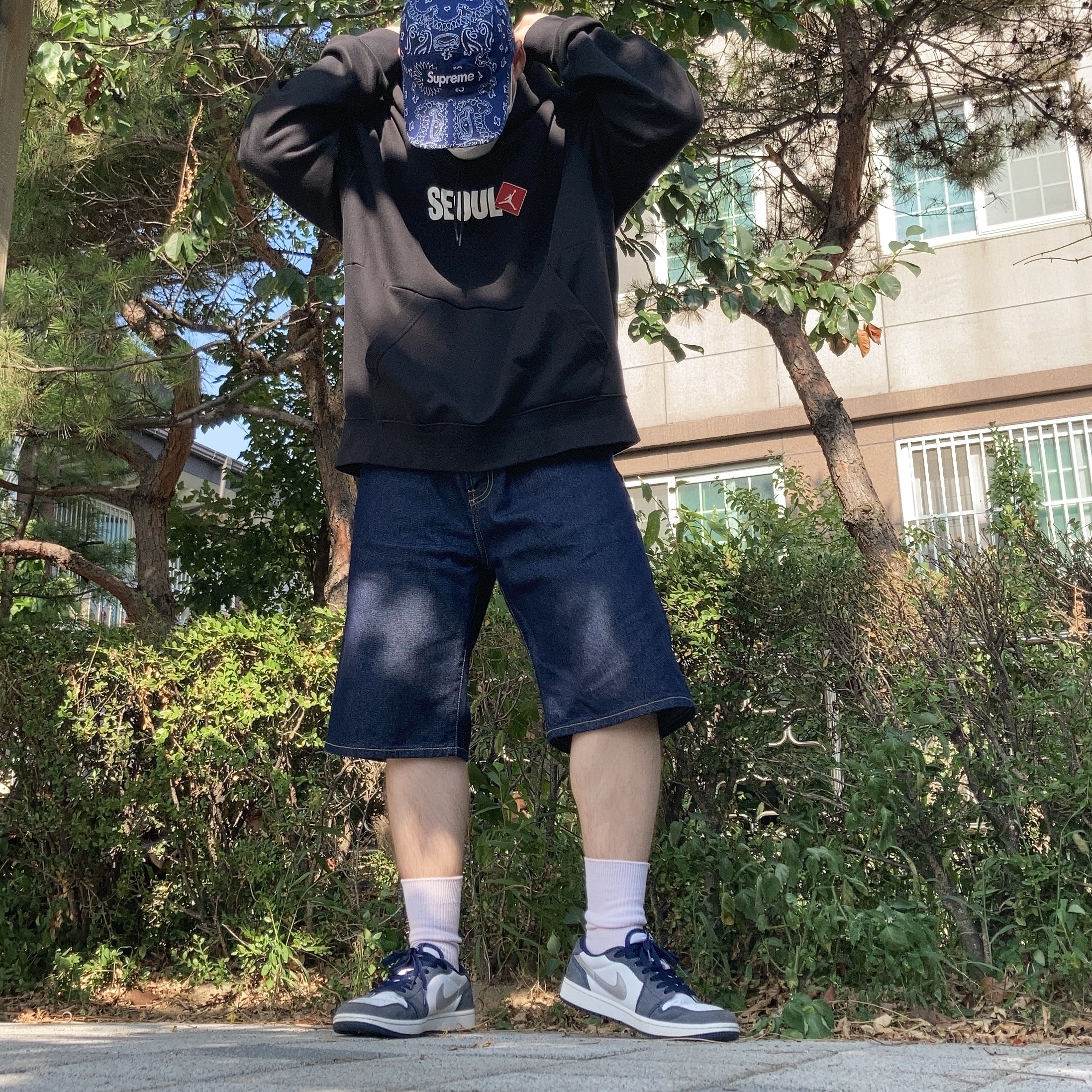 Jordan 1 Low SB Koston Midnight Navy 착용 스타일