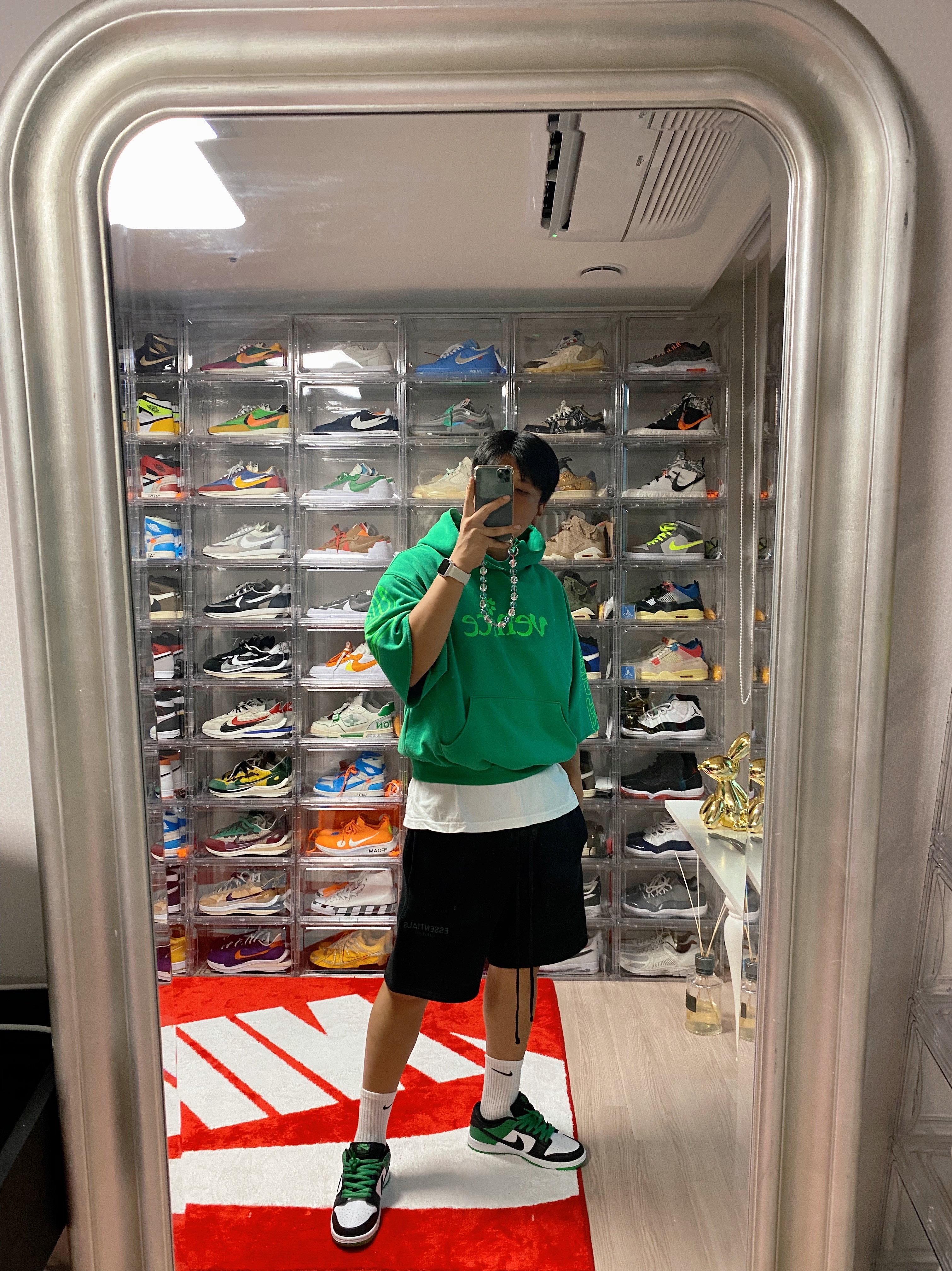 Essentials Sweatshorts Black - 21SS, Nike SB Dunk Low Pro Black and Classic Green 착용 스타일