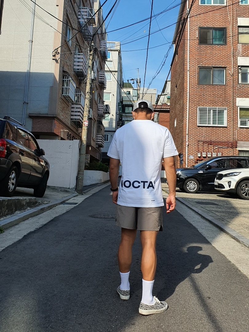 Nike x Drake Nocta Cardinal Stock Essential T-Shirt White - Asia, Essentials Volley Shorts Taupe - 21SS 착용 스타일 - 3
