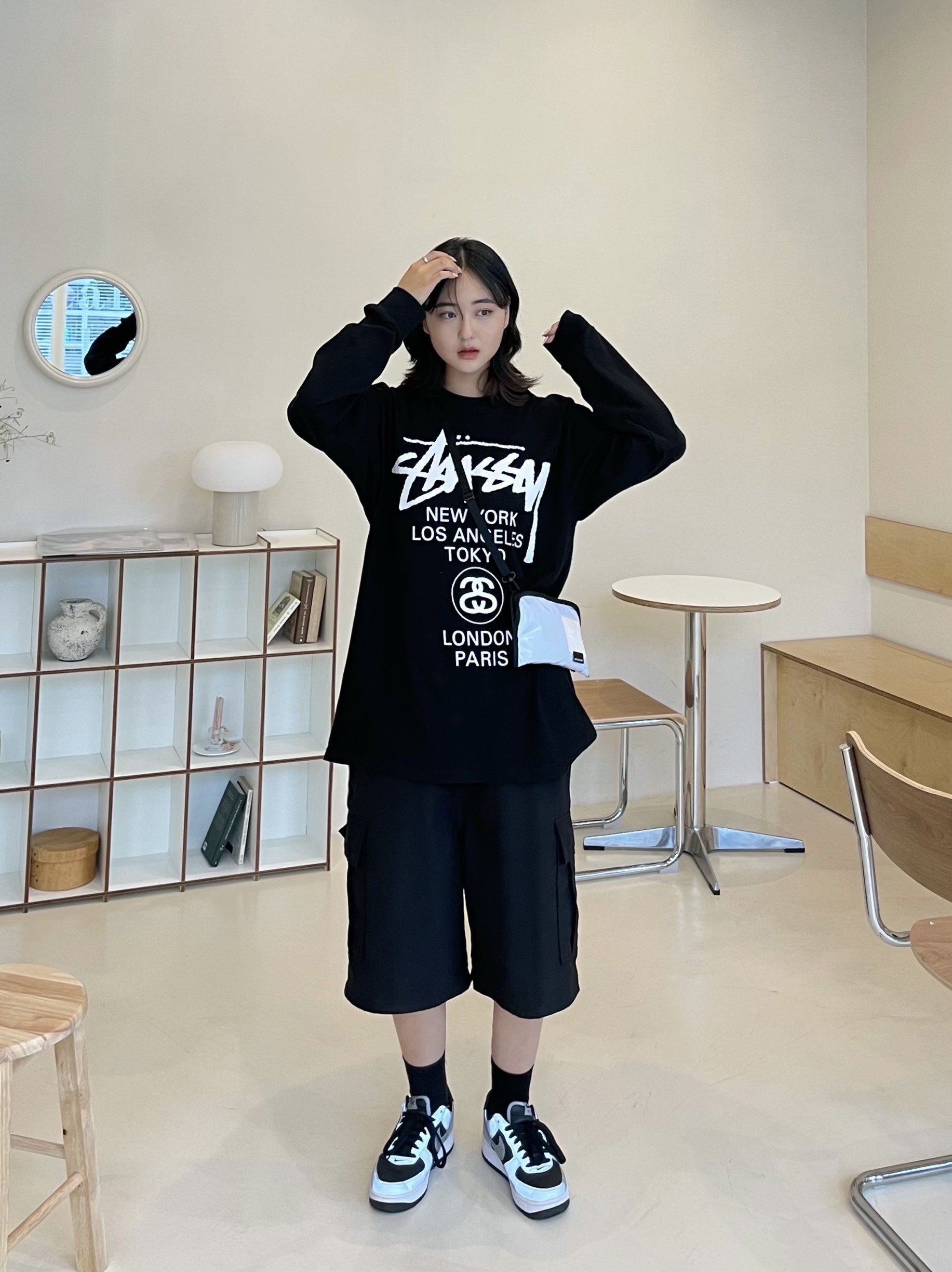 Nike Air Force 1 B Silver Snake, Stussy World Tour LS T-Shirt Black 착용 스타일