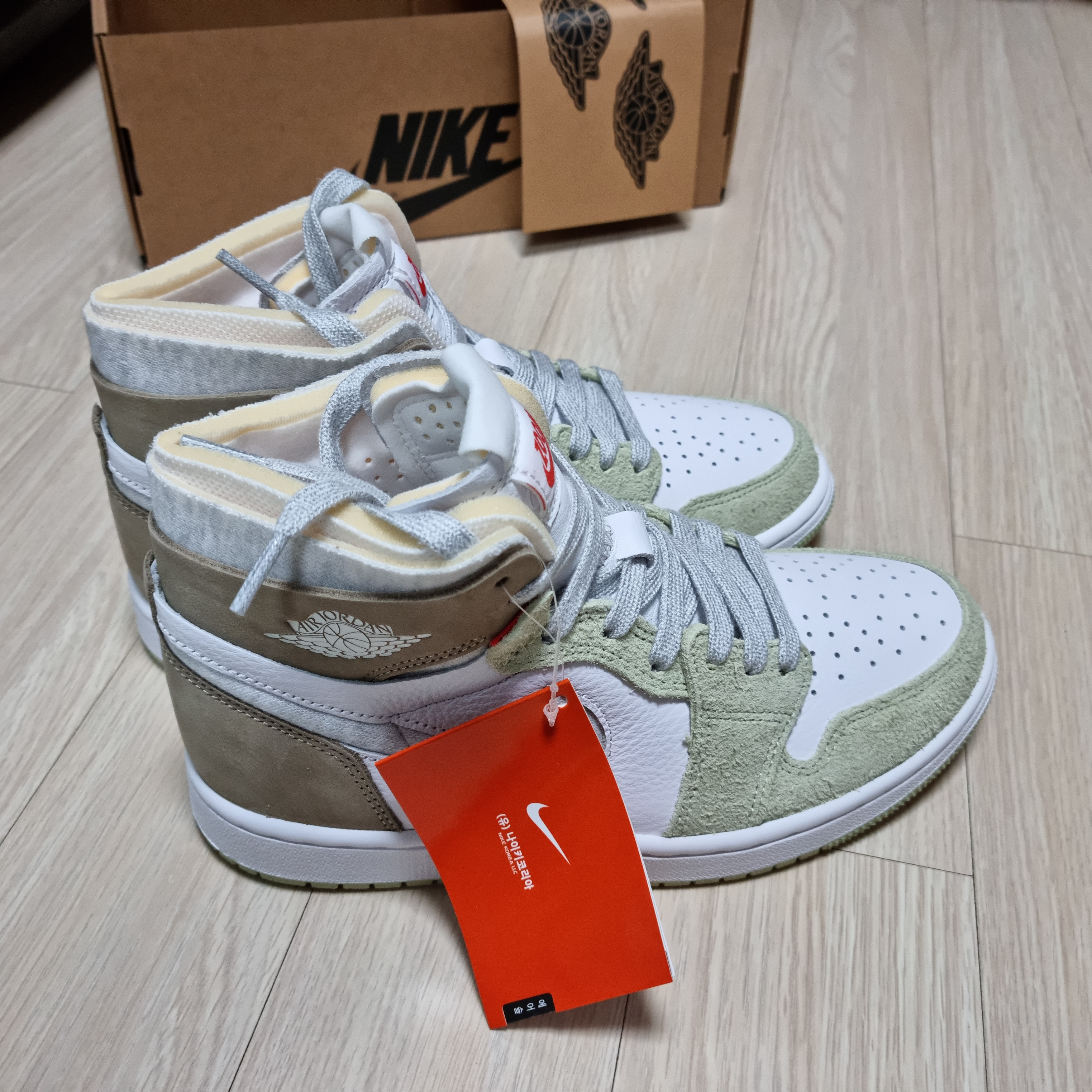 (W) Jordan 1 Zoom Air CMFT Olive Aura 착용 스타일 - 2