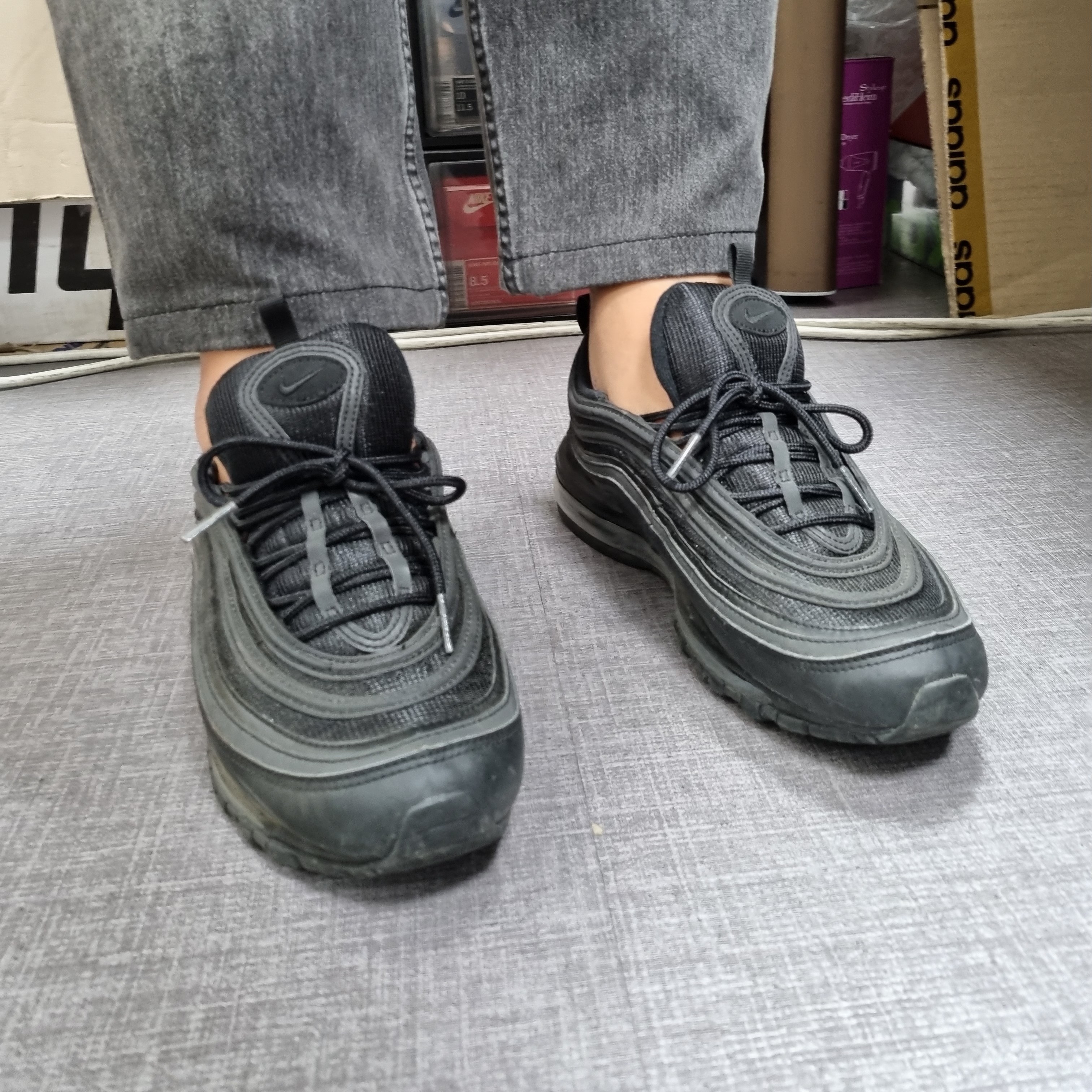 Nike Air Max 97 Triple Black 착용 스타일