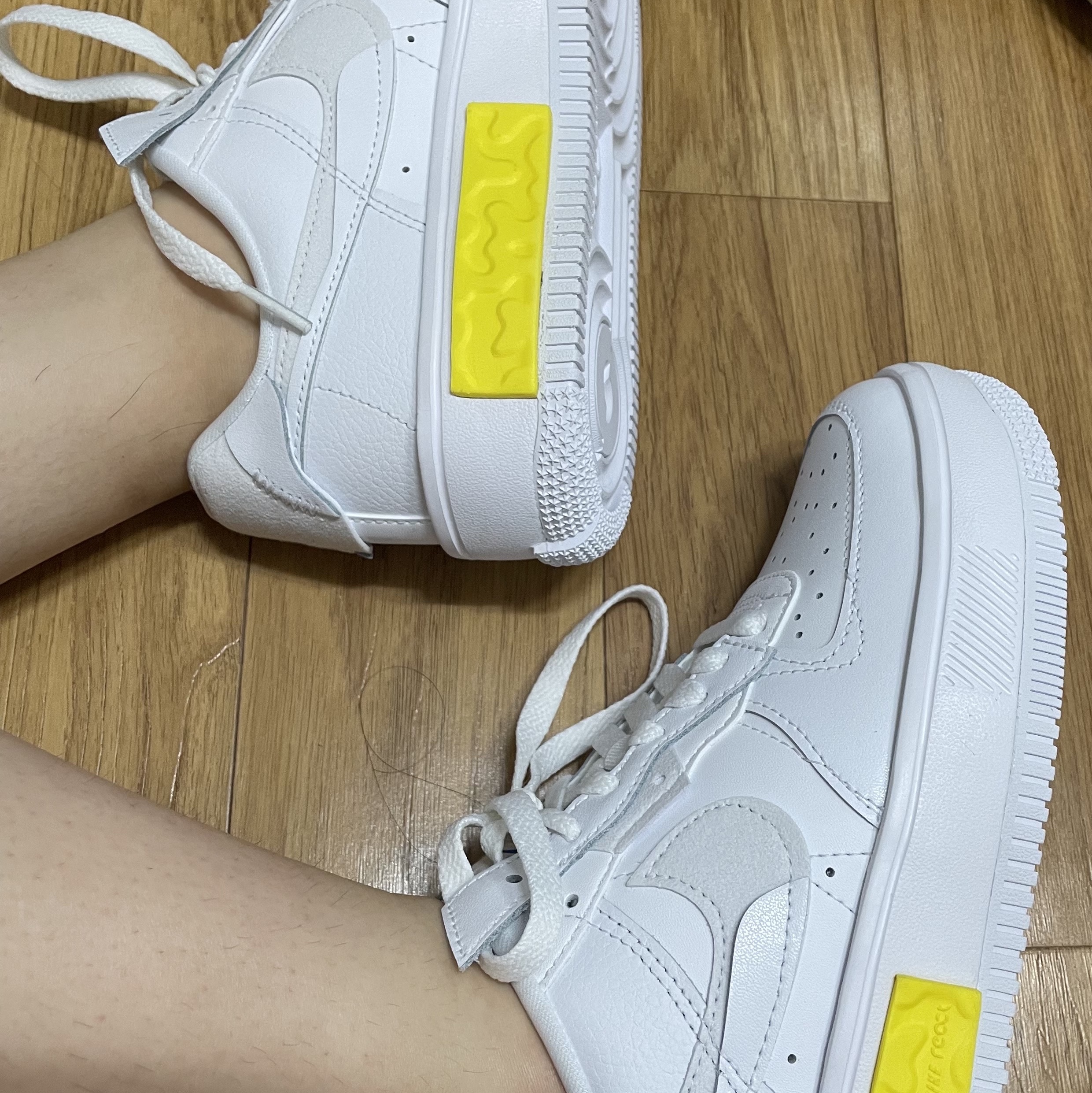 (W) Nike Air Force 1 Fontanka White 착용 스타일 - 2