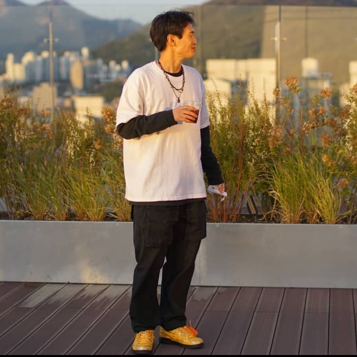 Nike x Off-White Air Rubber Dunk University Gold 착용 스타일