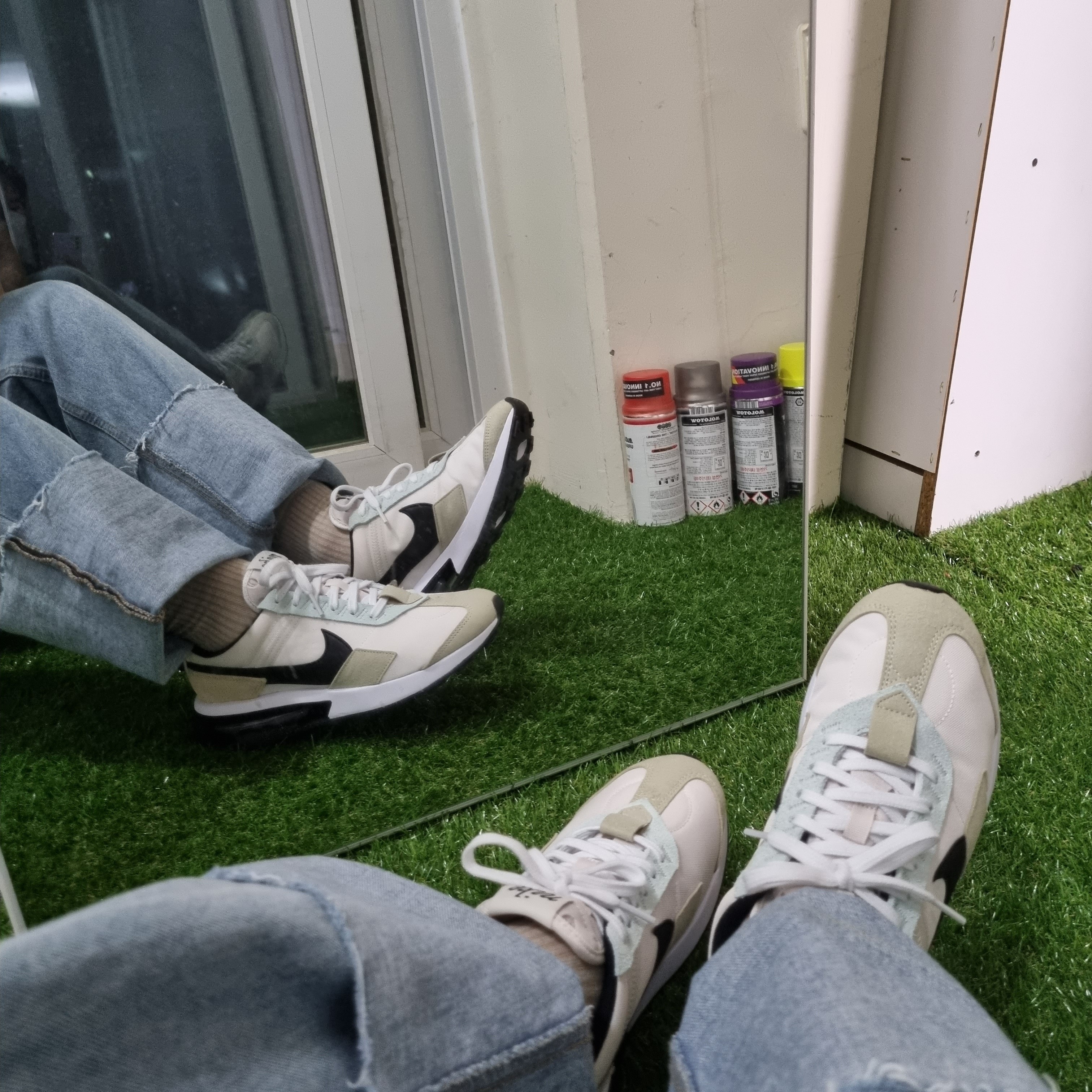 Nike Air Max Pre-Day LX Light Bone 착용 스타일