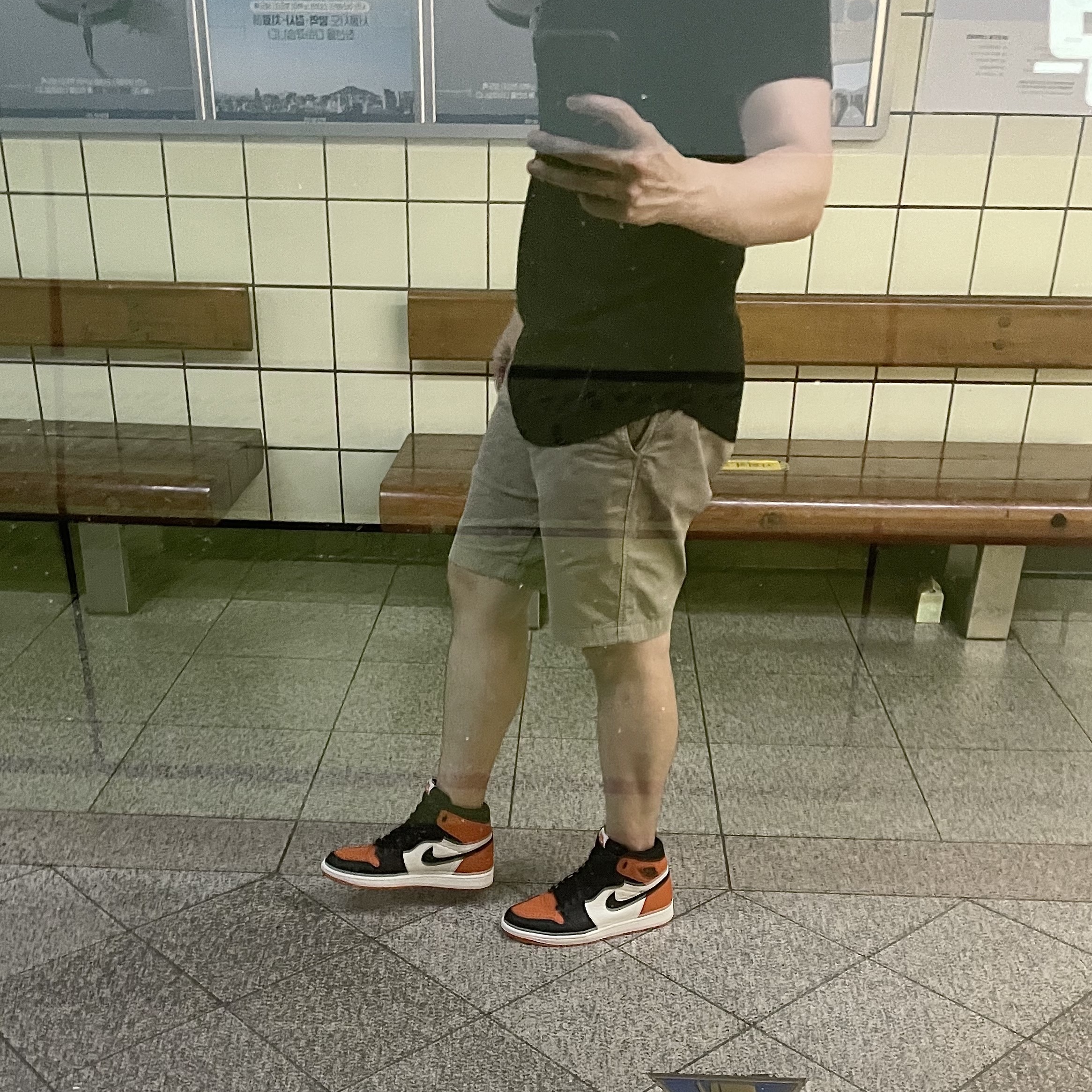 Jordan 1 Retro Shattered Backboard 착용 스타일