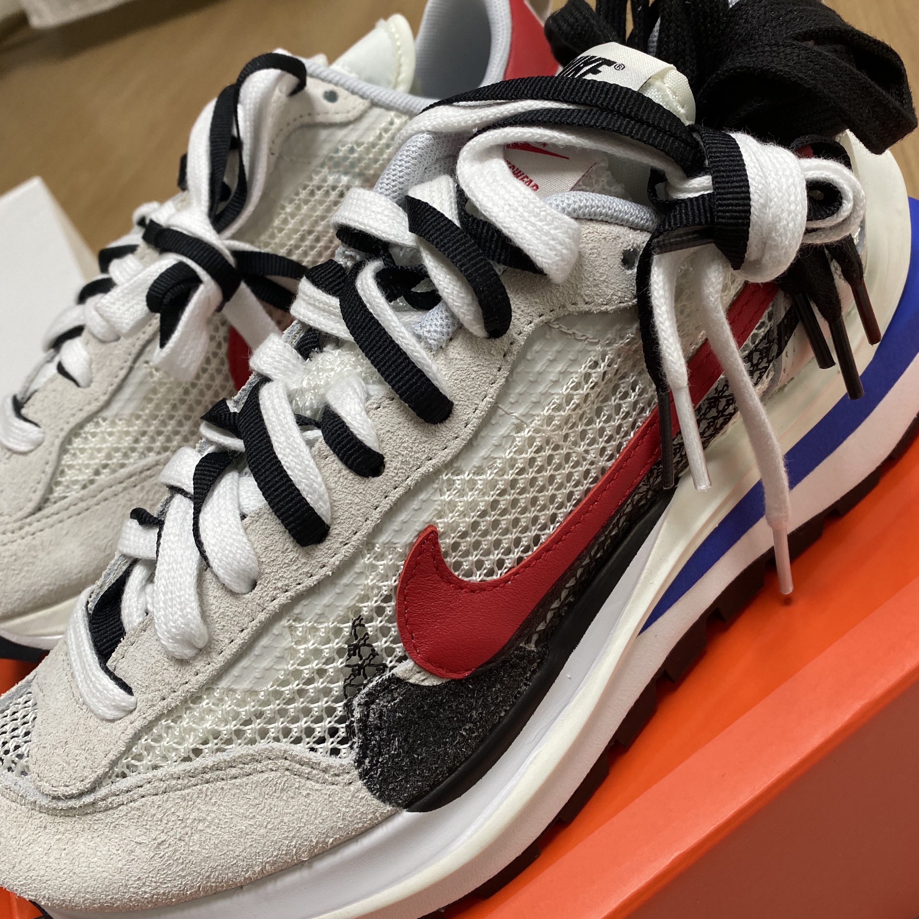Nike x Sacai VaporWaffle Royal Fuchsia 착용 스타일