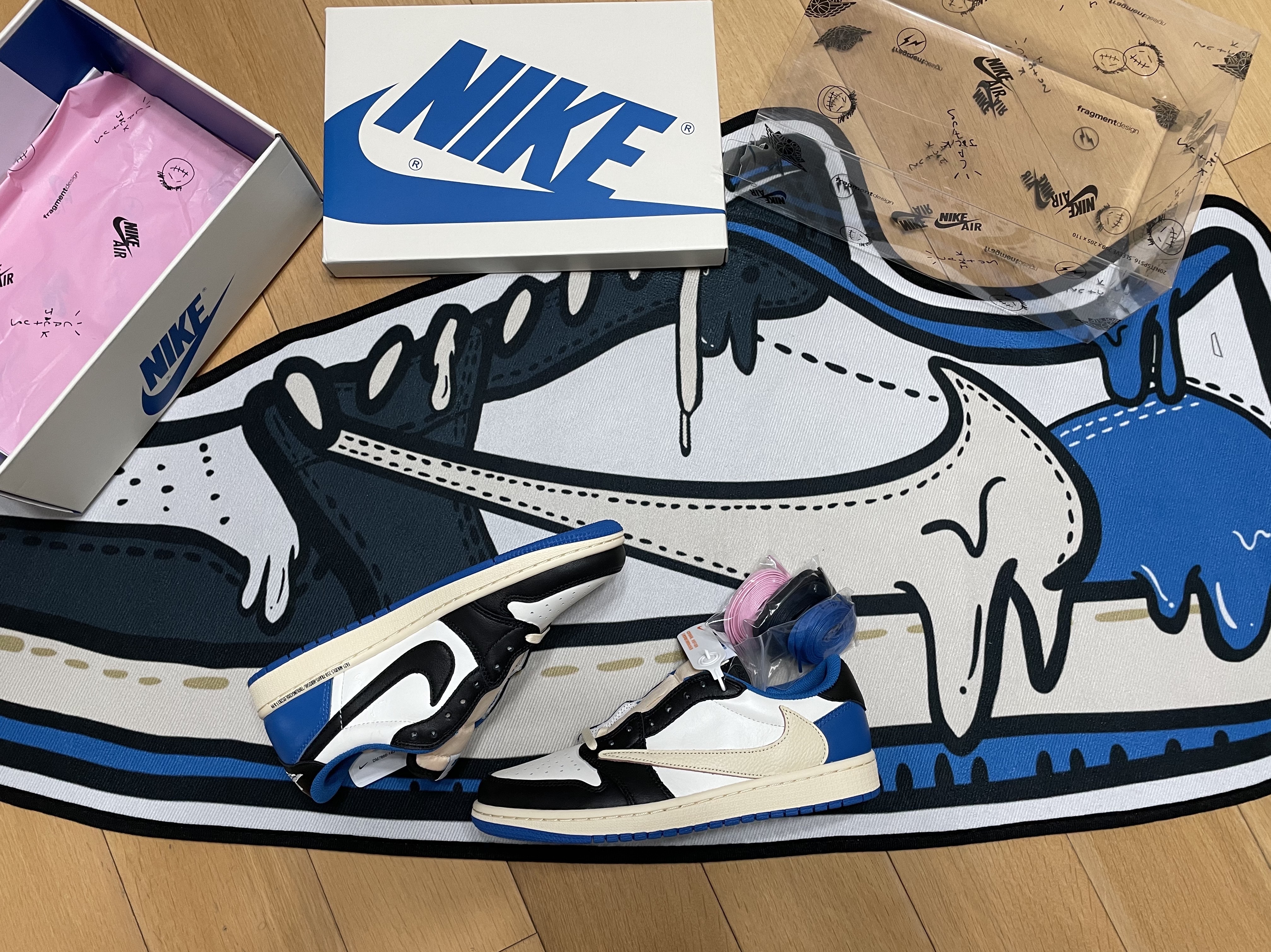 Jordan 1 x Travis Scott x Fragment Retro Low OG SP Military Blue 착용 스타일 - 1