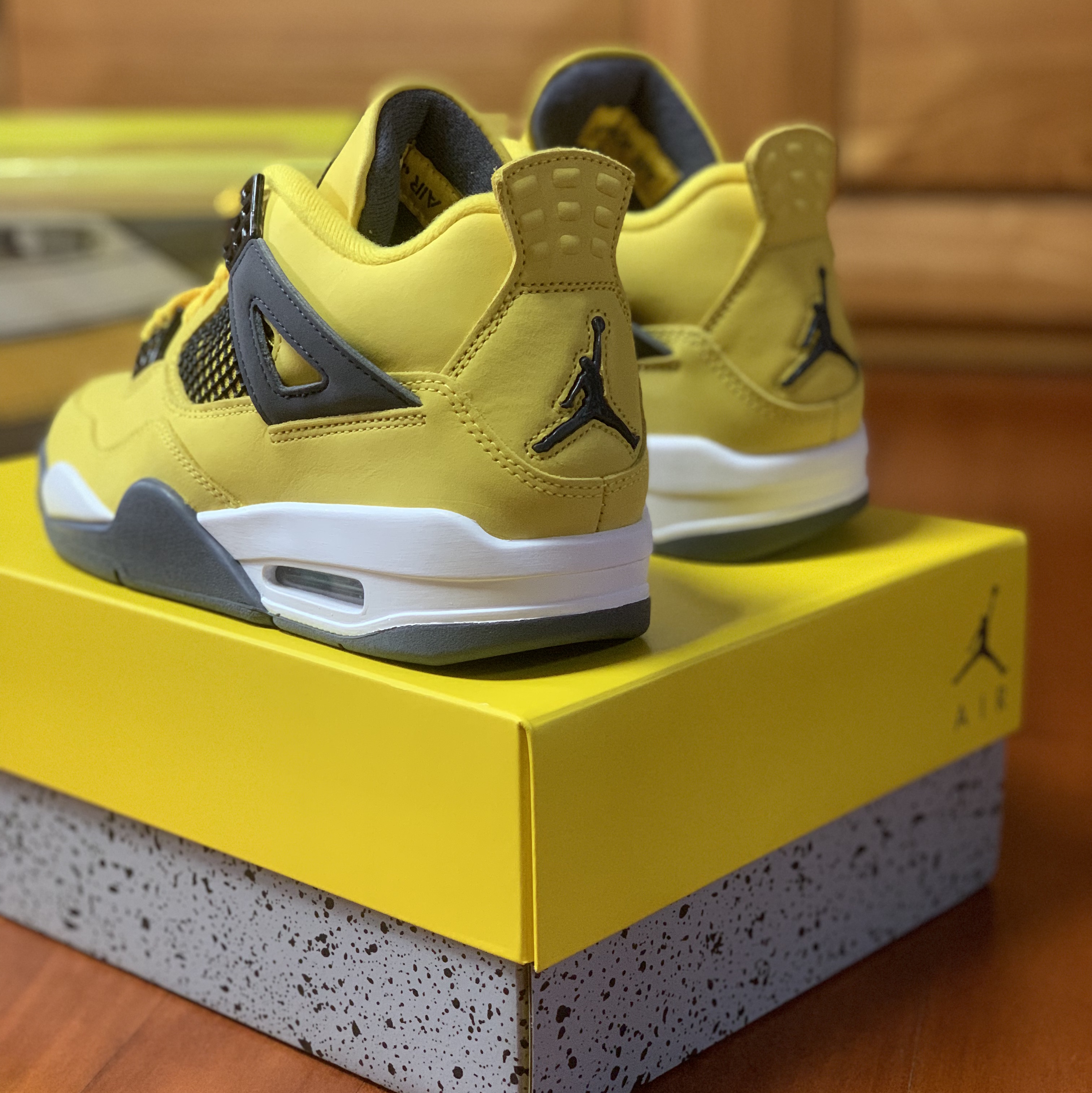 Jordan 4 Retro Tour Yellow (Special Ver.) 착용 스타일