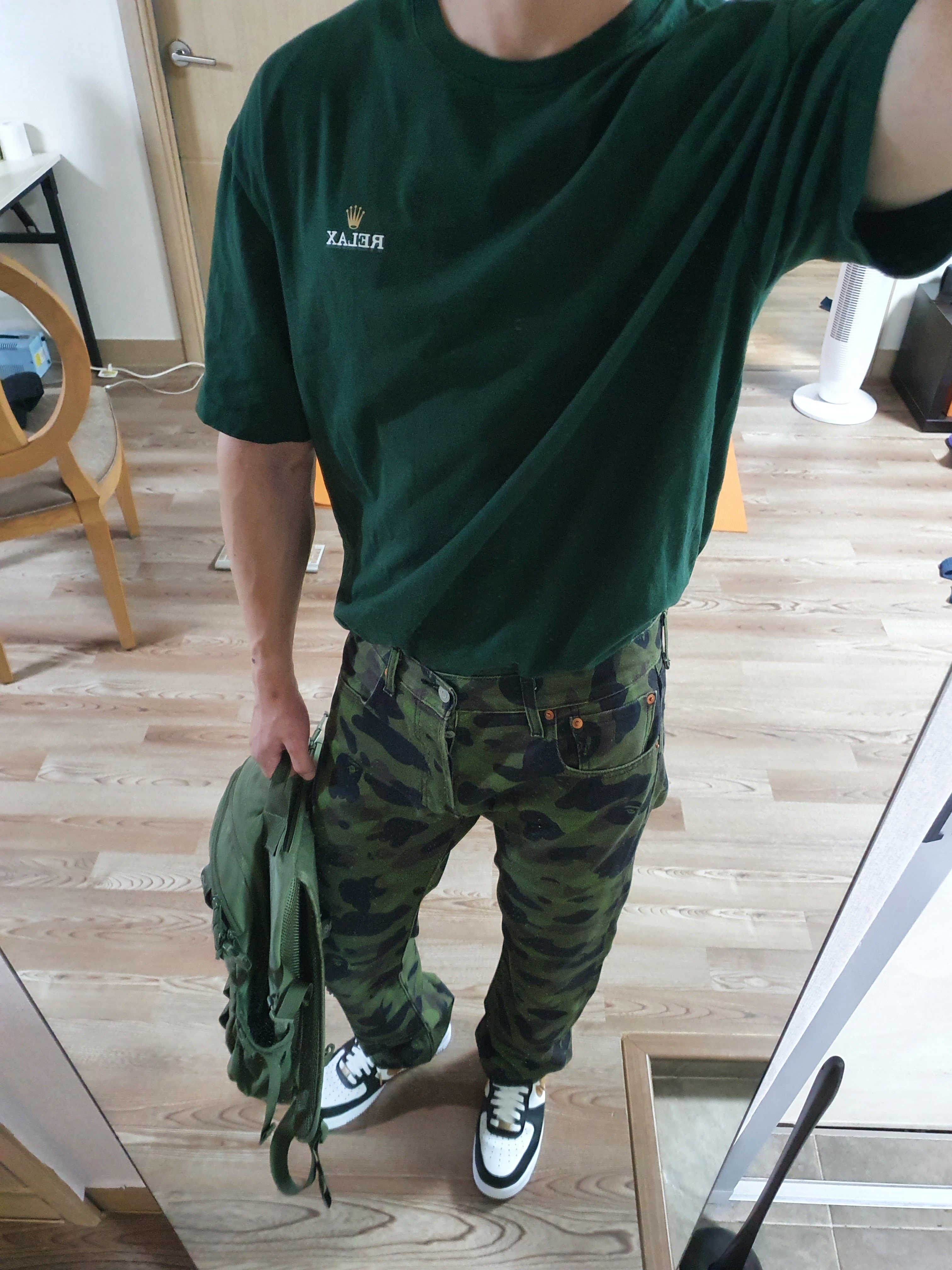BAPE x Levi's Camo 501 93 Model Green - America Exclusive, Supreme Backpack Olive - 20FW 착용 스타일 - 2