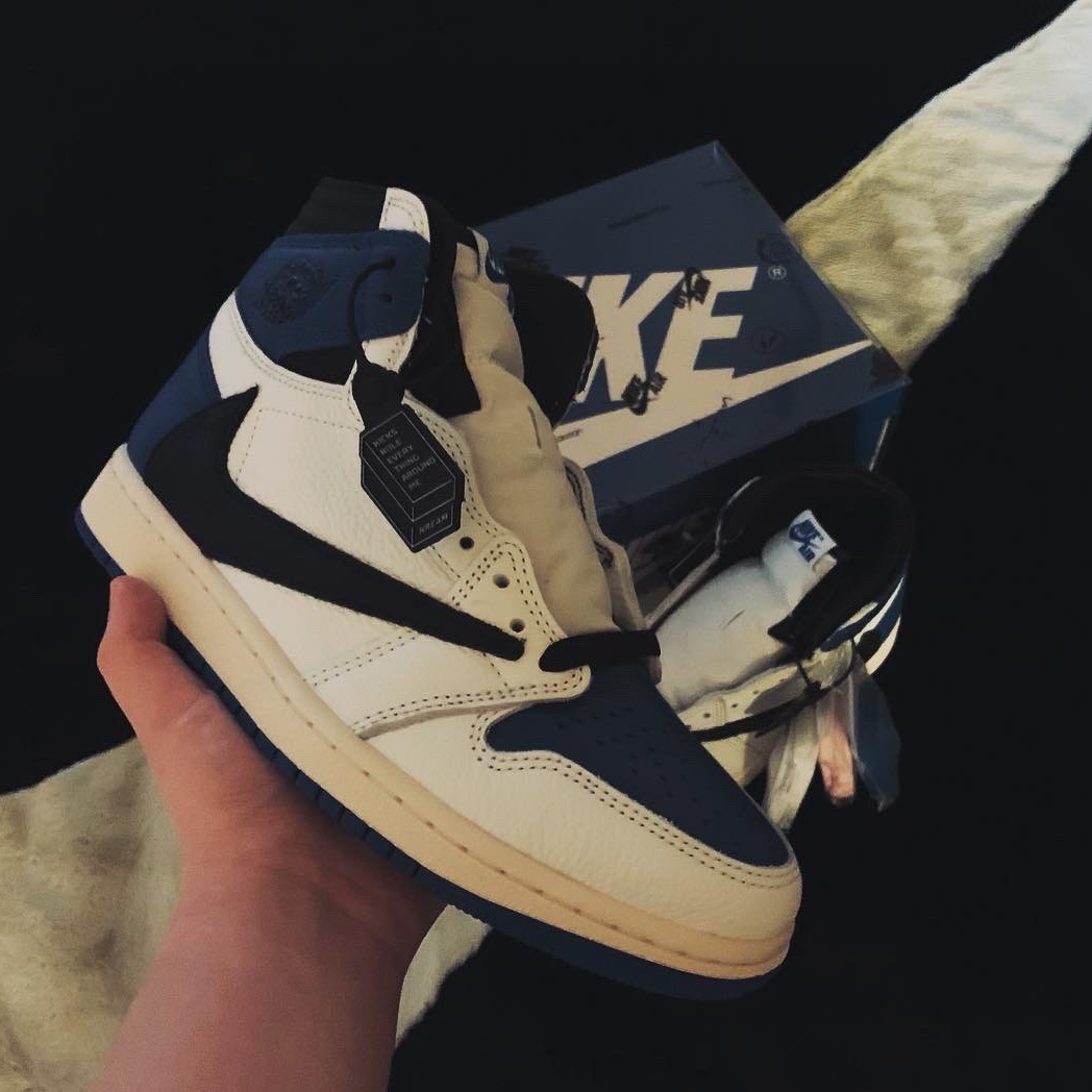 Jordan 1 x Travis Scott x Fragment Retro High OG SP Military Blue, Jordan 1 x Travis Scott Retro High OG SP Mocha 착용 스타일 - 2