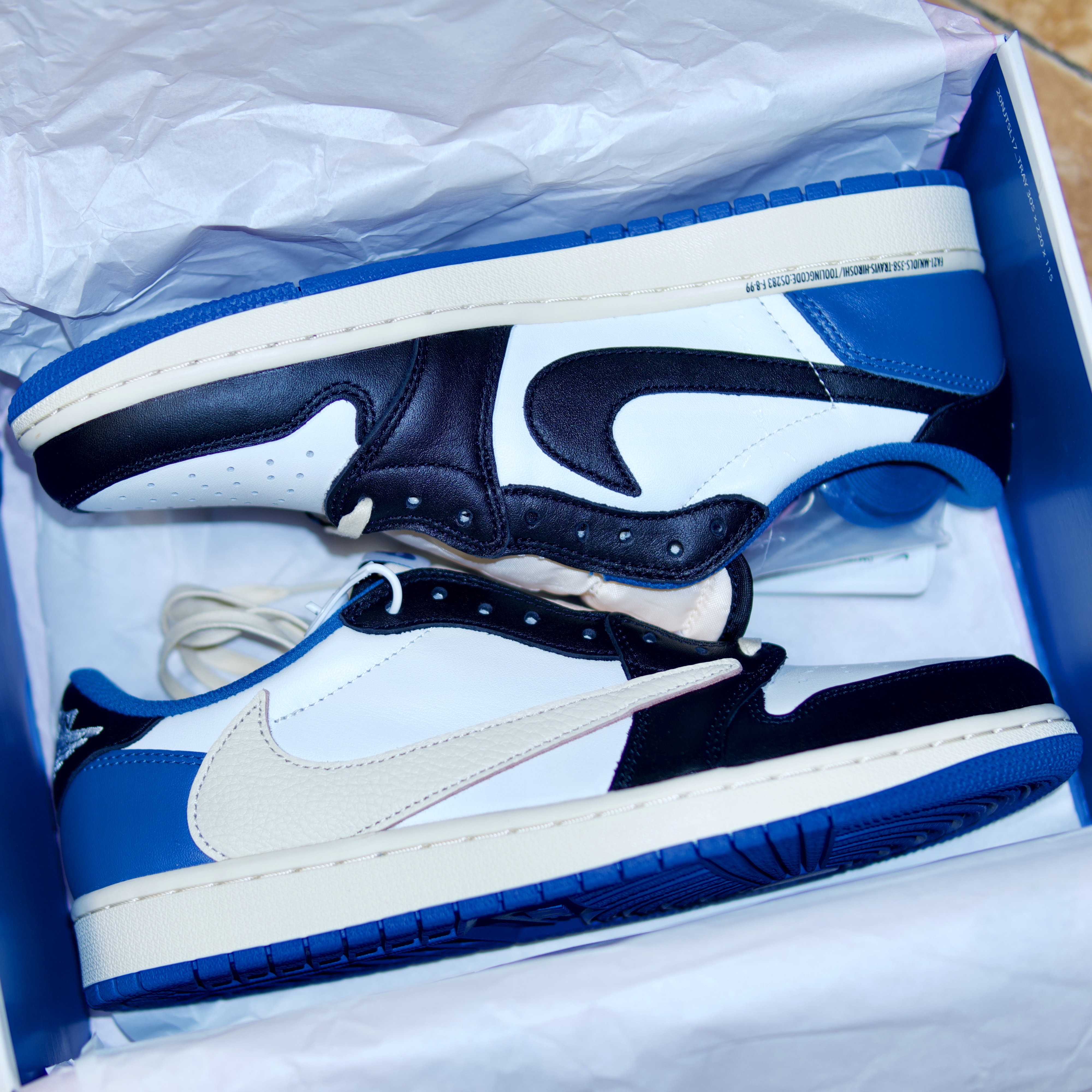 Jordan 1 x Travis Scott x Fragment Retro Low OG SP Military Blue 착용 스타일 - 2