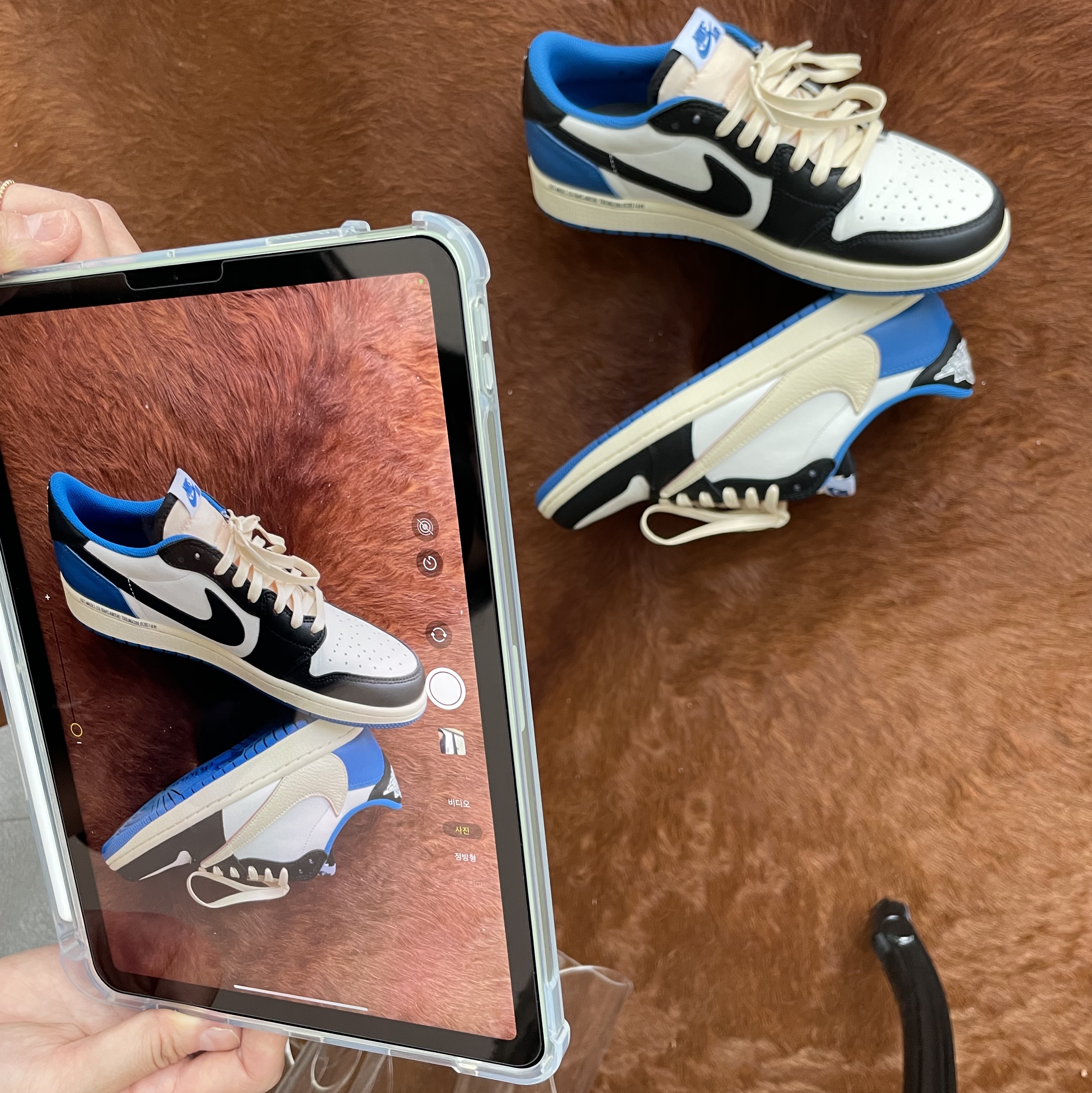 Jordan 1 x Travis Scott x Fragment Retro Low OG SP Military Blue 착용 스타일 - 3