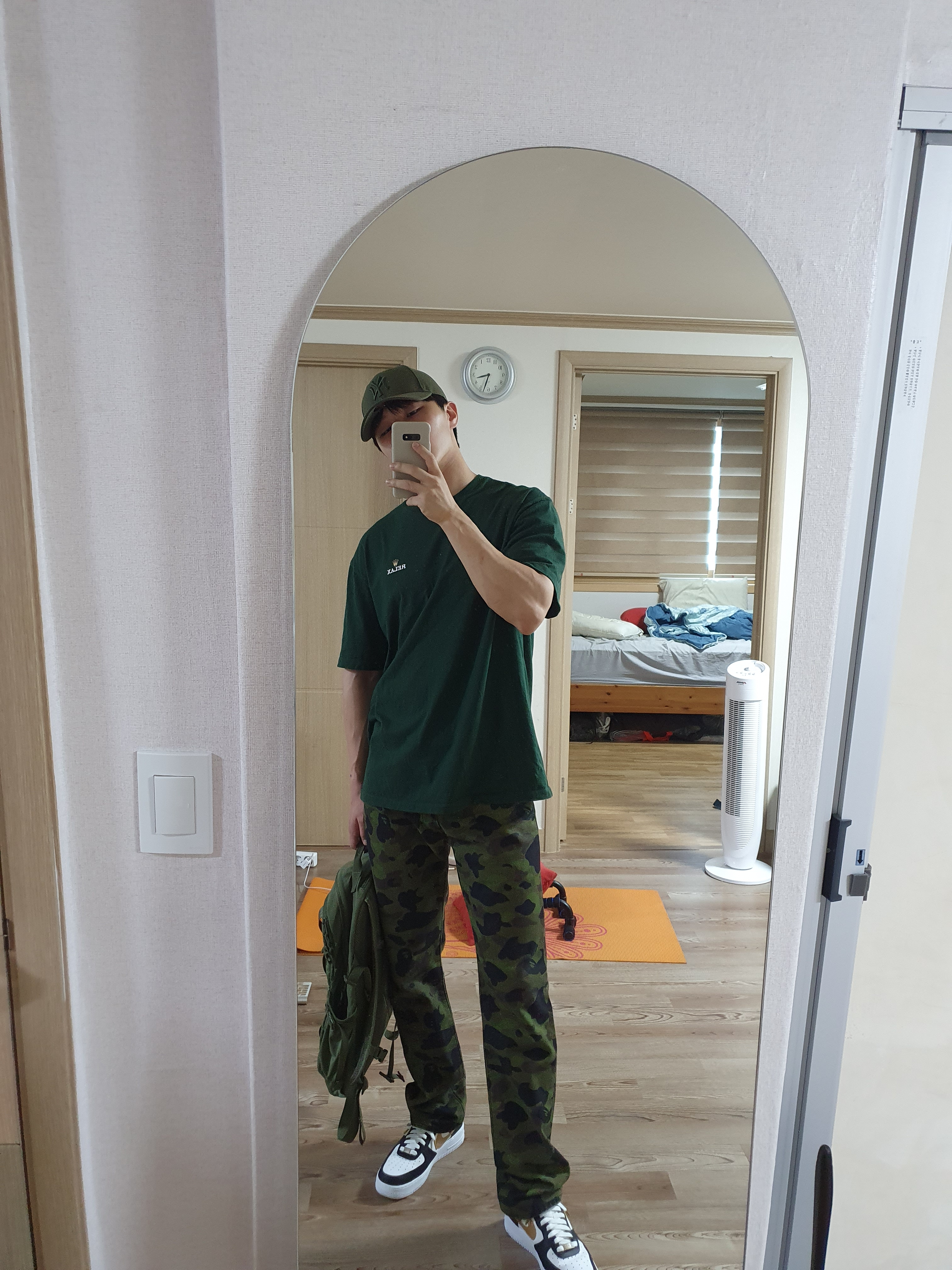 BAPE x Levi's Camo 501 93 Model Green - America Exclusive, Supreme Backpack Olive - 20FW 착용 스타일 - 1