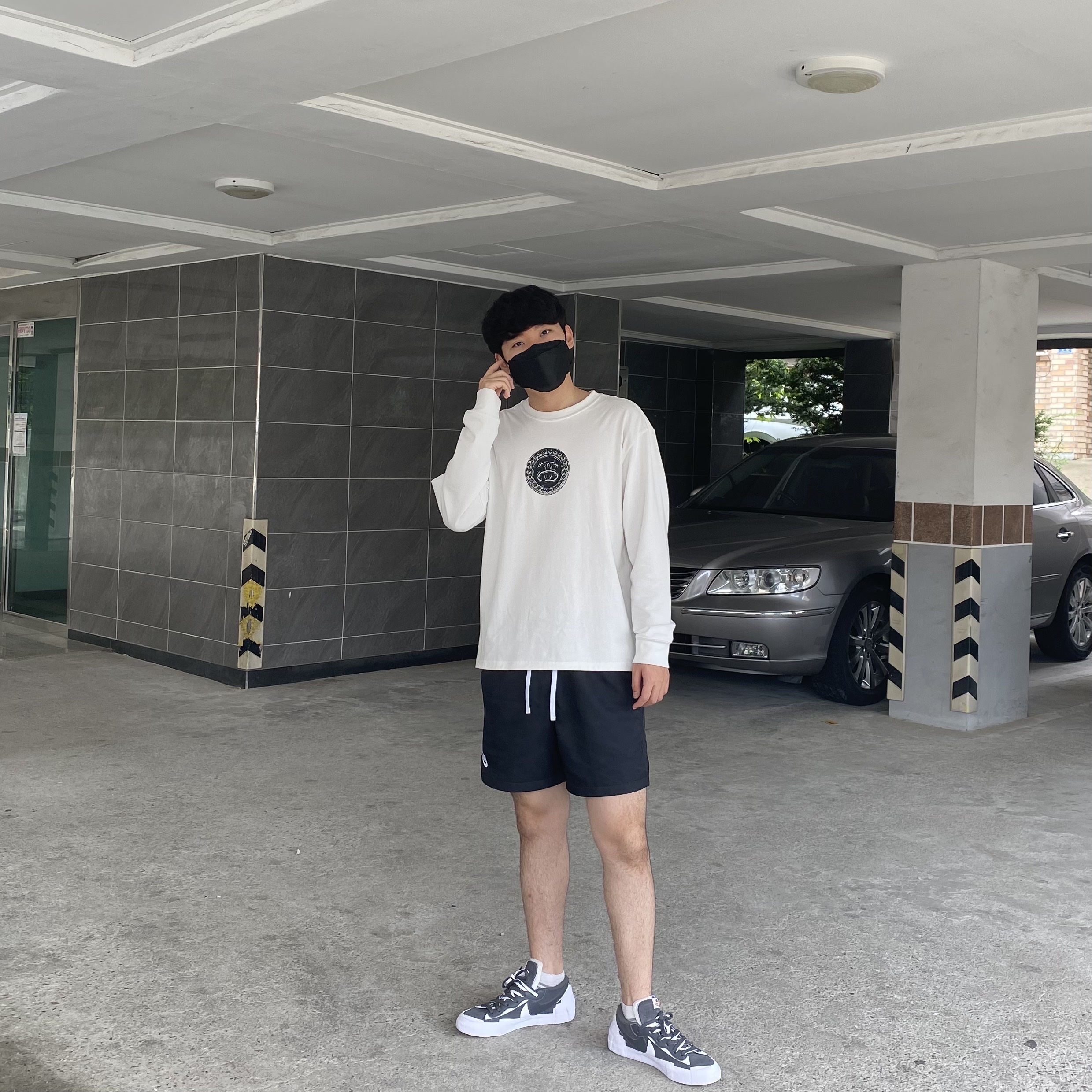 Nike x Sacai Blazer Low Iron Grey, Nike x Stussy Big Swoosh LS T-Shirt White - Asia 착용 스타일