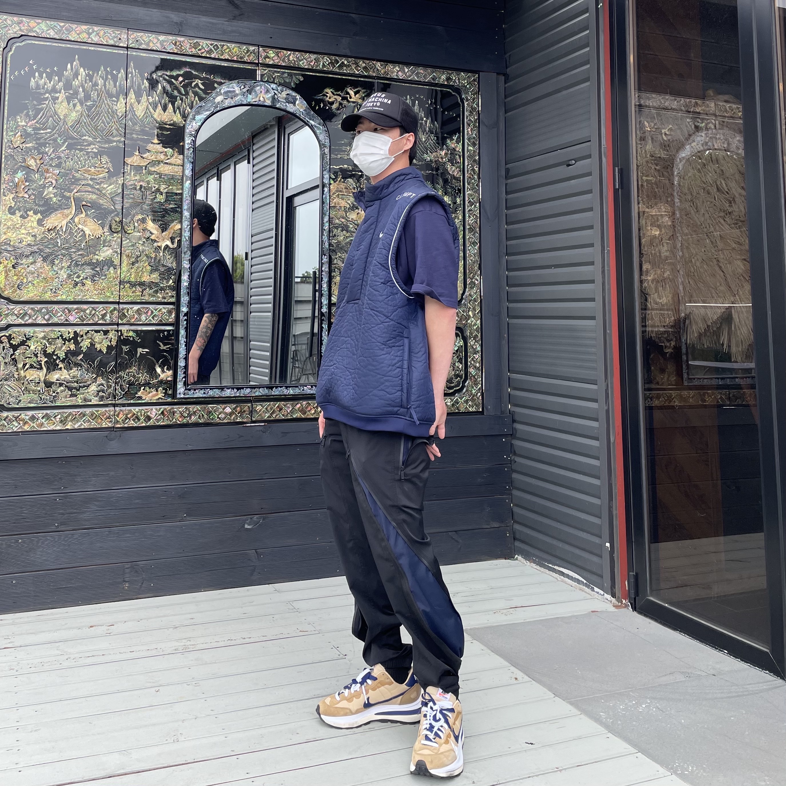 Nike x Sacai VaporWaffle Sesame and Blue Void 착용 스타일