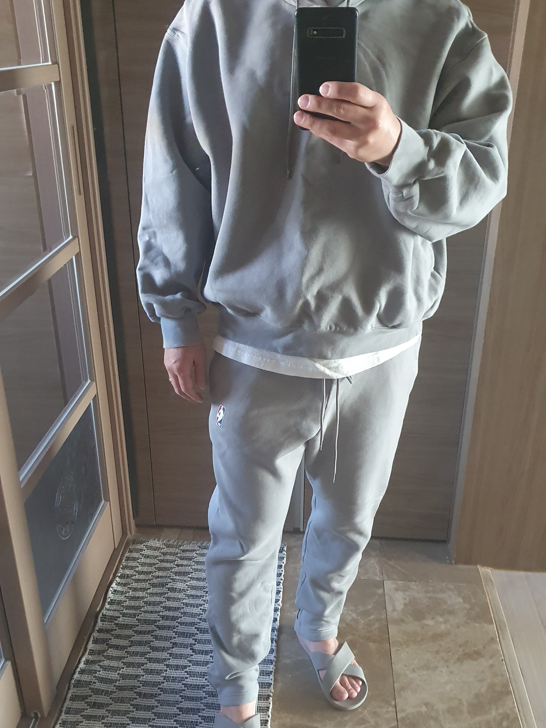 Nike x Fear of God Double Hood Hoodie Dust Sail, Nike x Fear of God Warm Up Pants Dust 착용 스타일