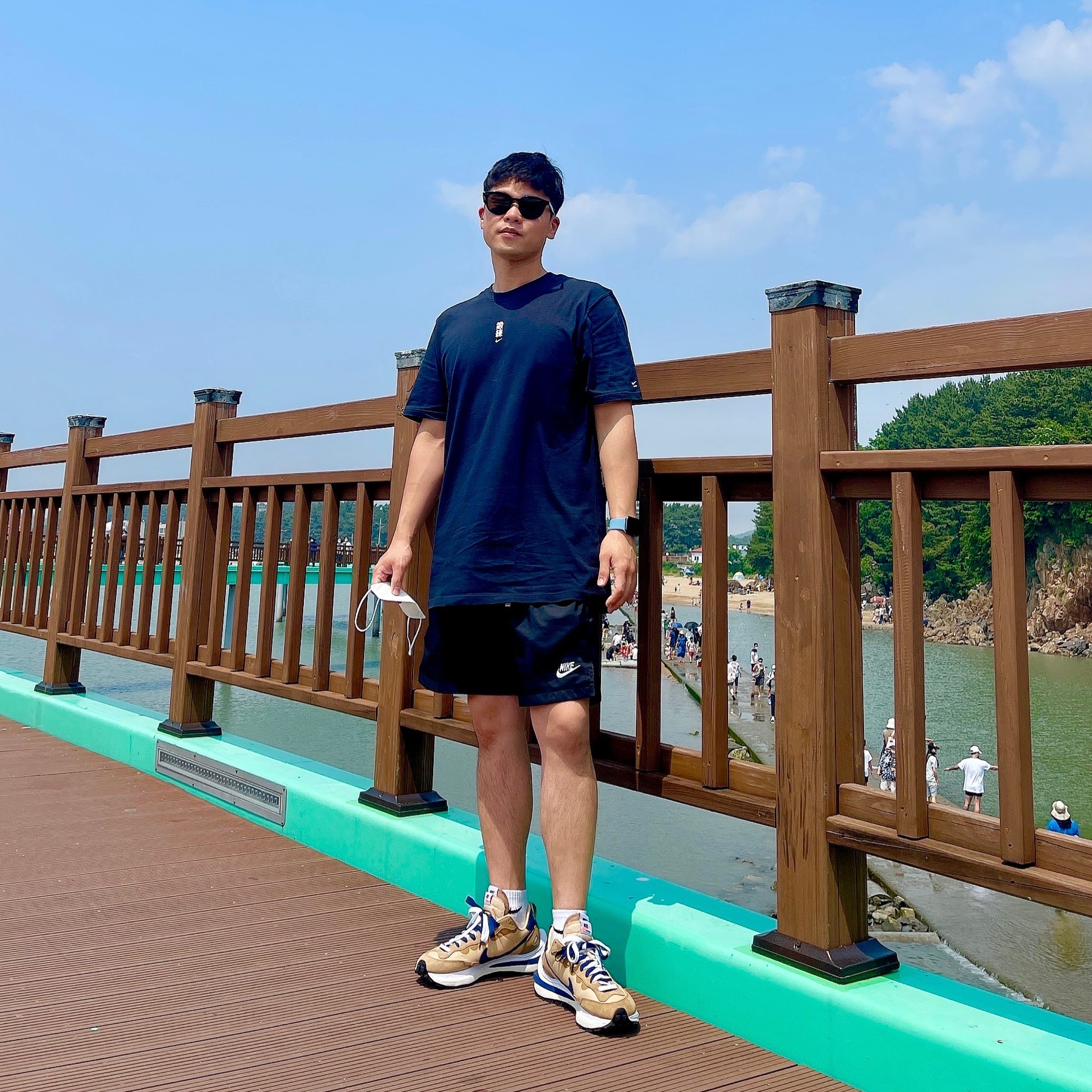Nike x Sacai VaporWaffle Sesame and Blue Void, Nike x Matthew M Williams NRG T-Shirt Black 착용 스타일