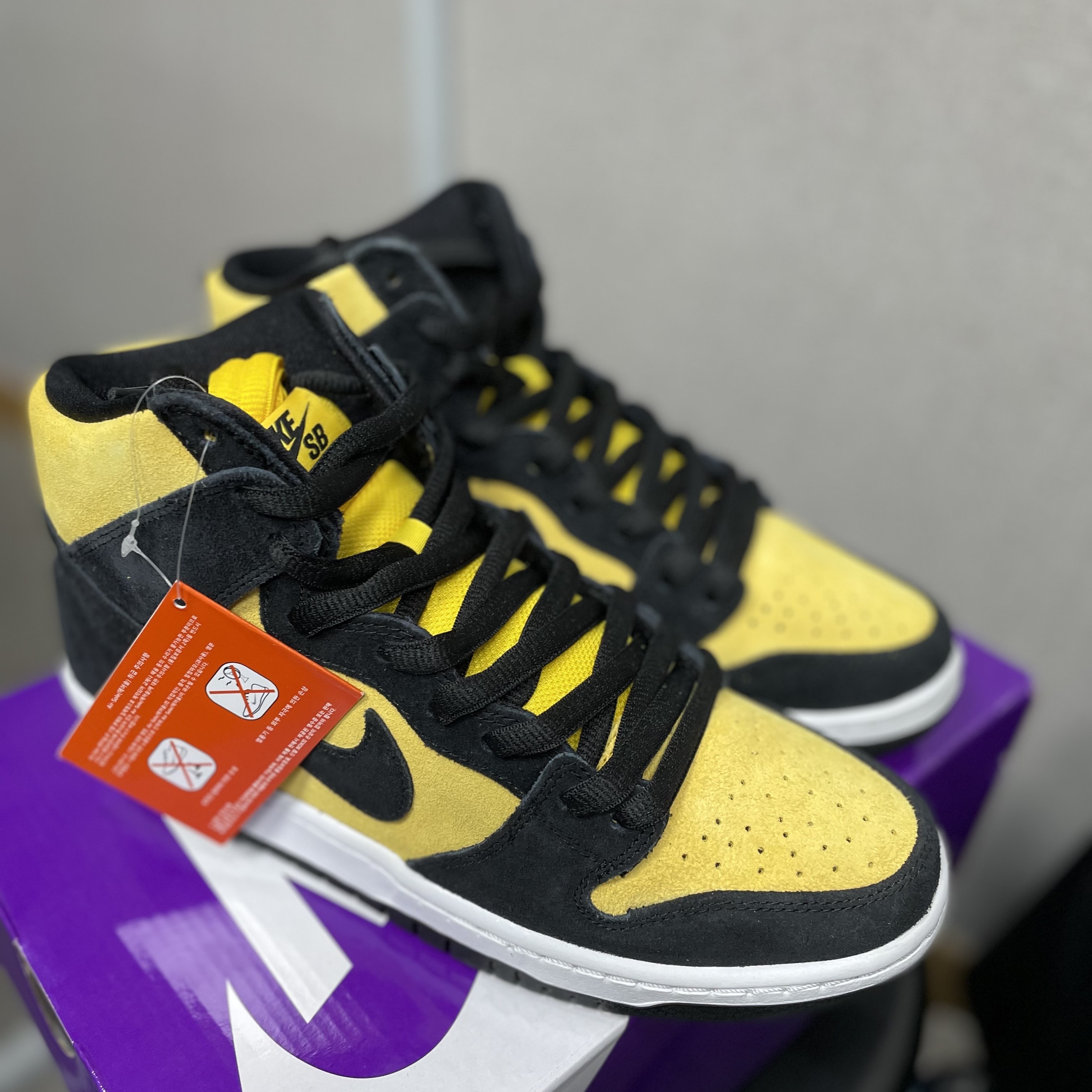 Nike SB Dunk High Pro Maize and Black 착용 스타일