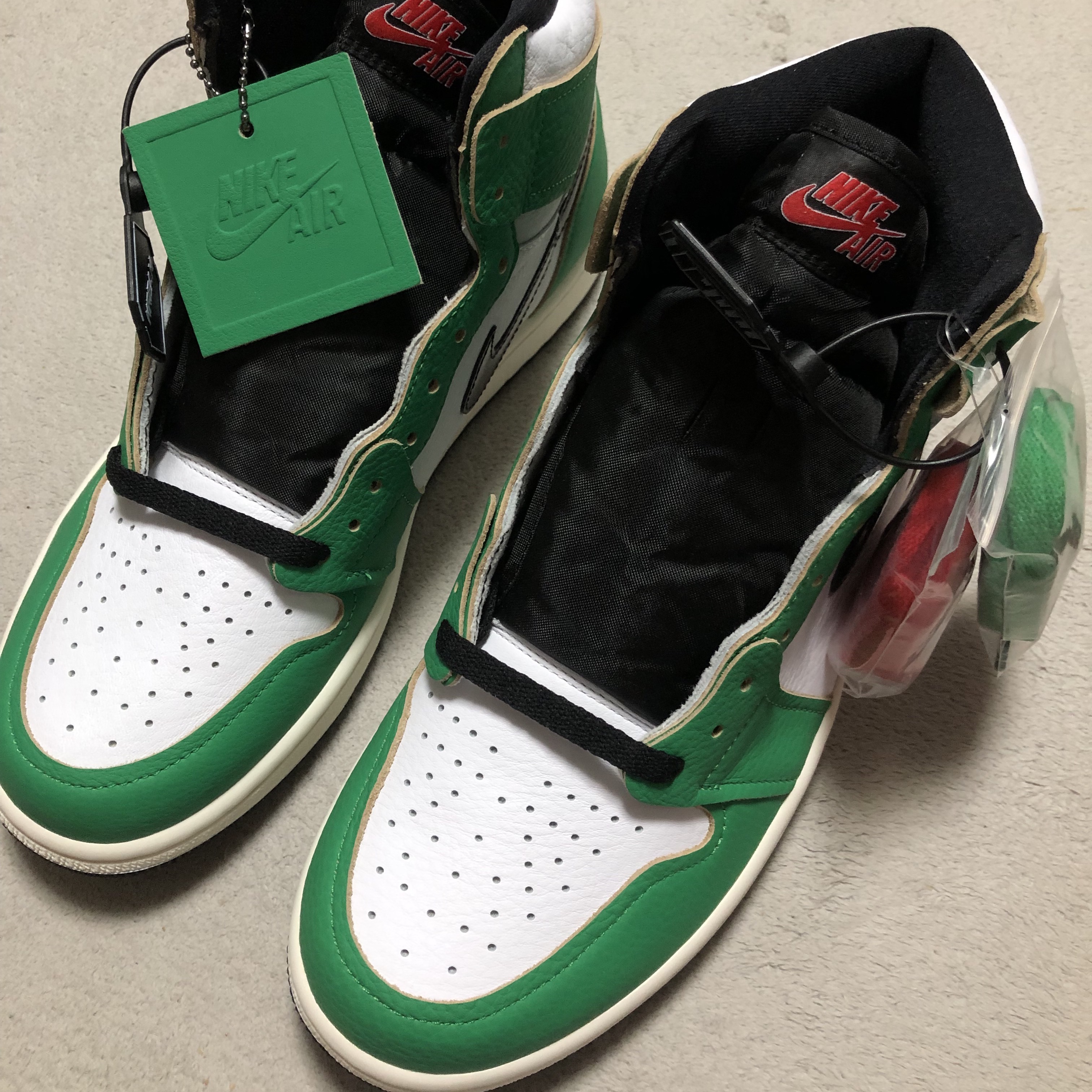 (W) Jordan 1 Retro High OG Lucky Green 착용 스타일 - 1
