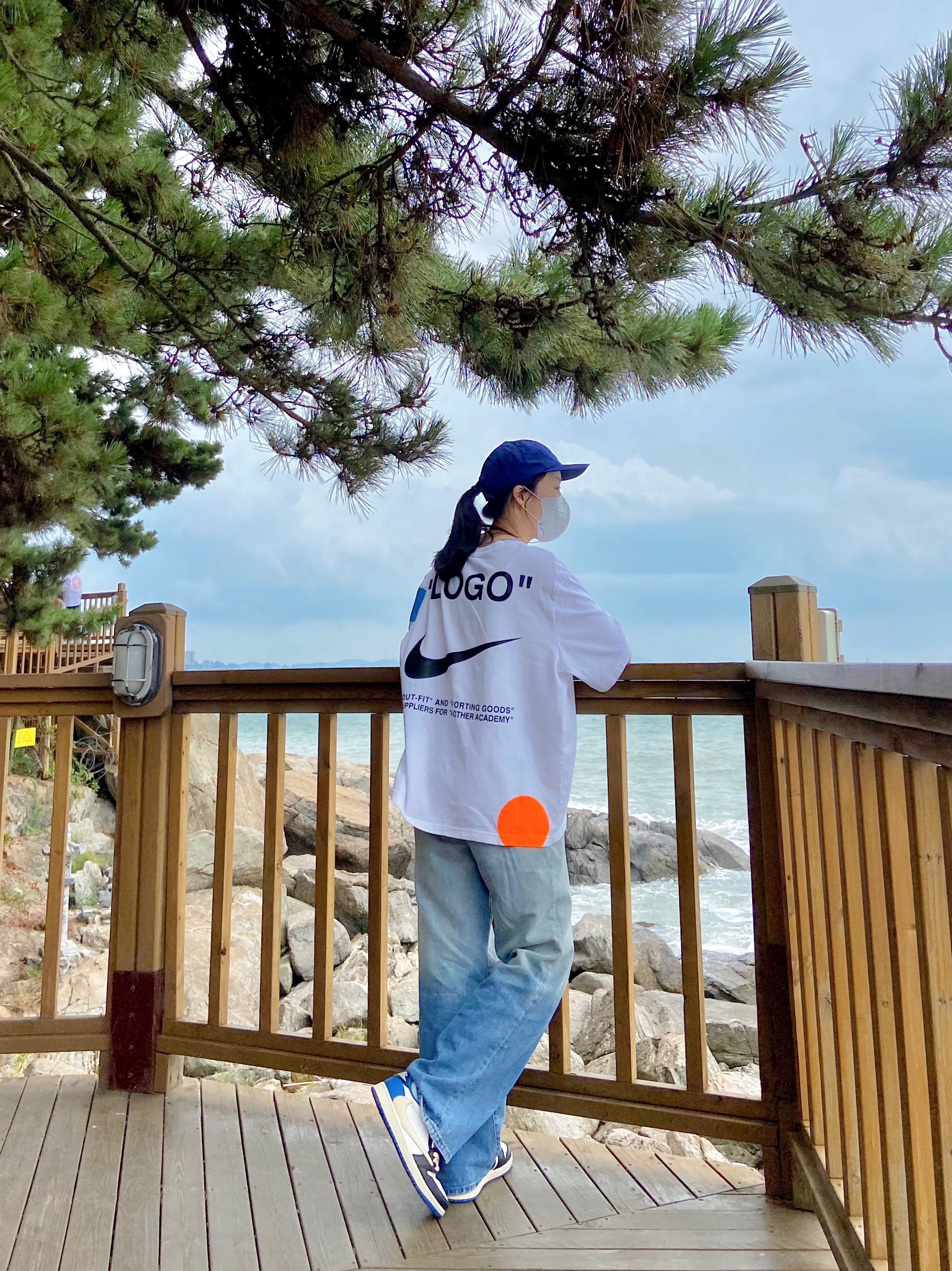 Nike x Off-White Mercurial NRG X T-Shirt White, Jordan 1 x Travis Scott x Fragment Retro Low OG SP Military Blue 착용 스타일
