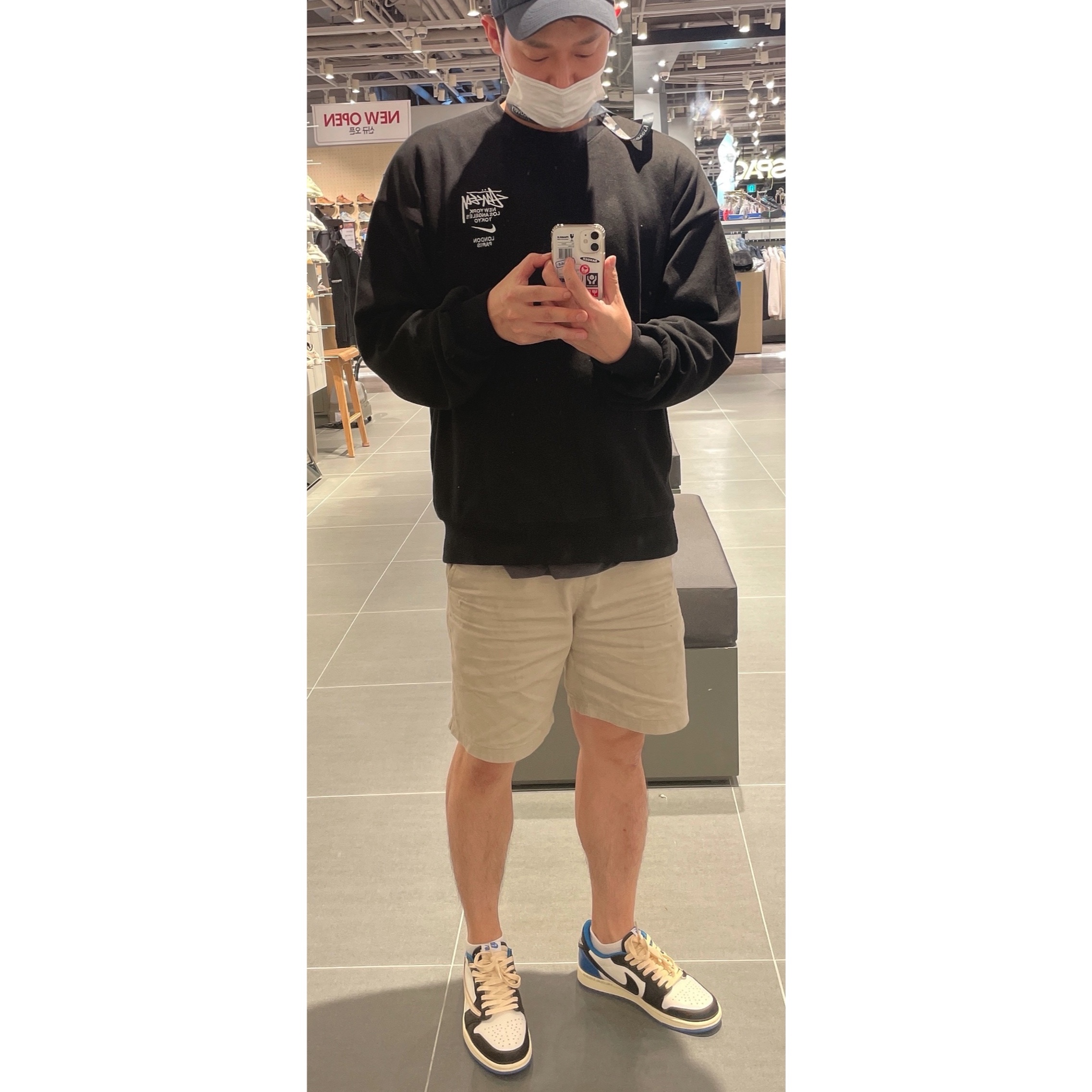 Jordan 1 x Travis Scott x Fragment Retro Low OG SP Military Blue, Nike x Stussy NRG ZR Fleece Crewneck Black - US/EU 착용 스타일 - 2