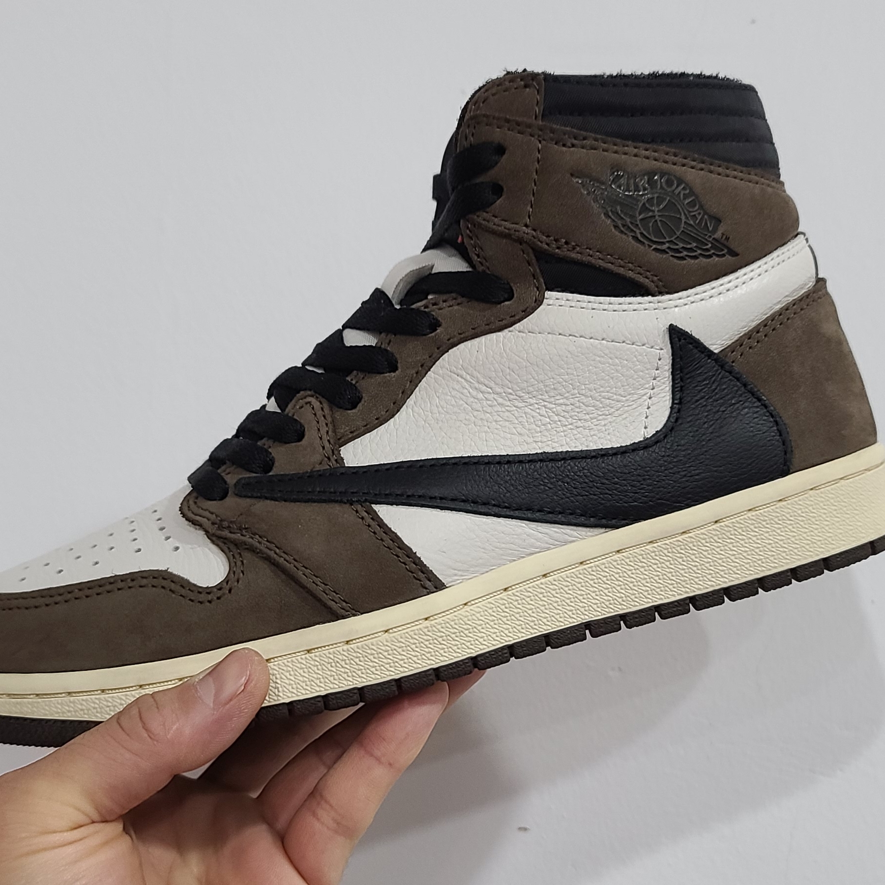 Jordan 1 x Travis Scott Retro High OG SP Mocha 착용 스타일