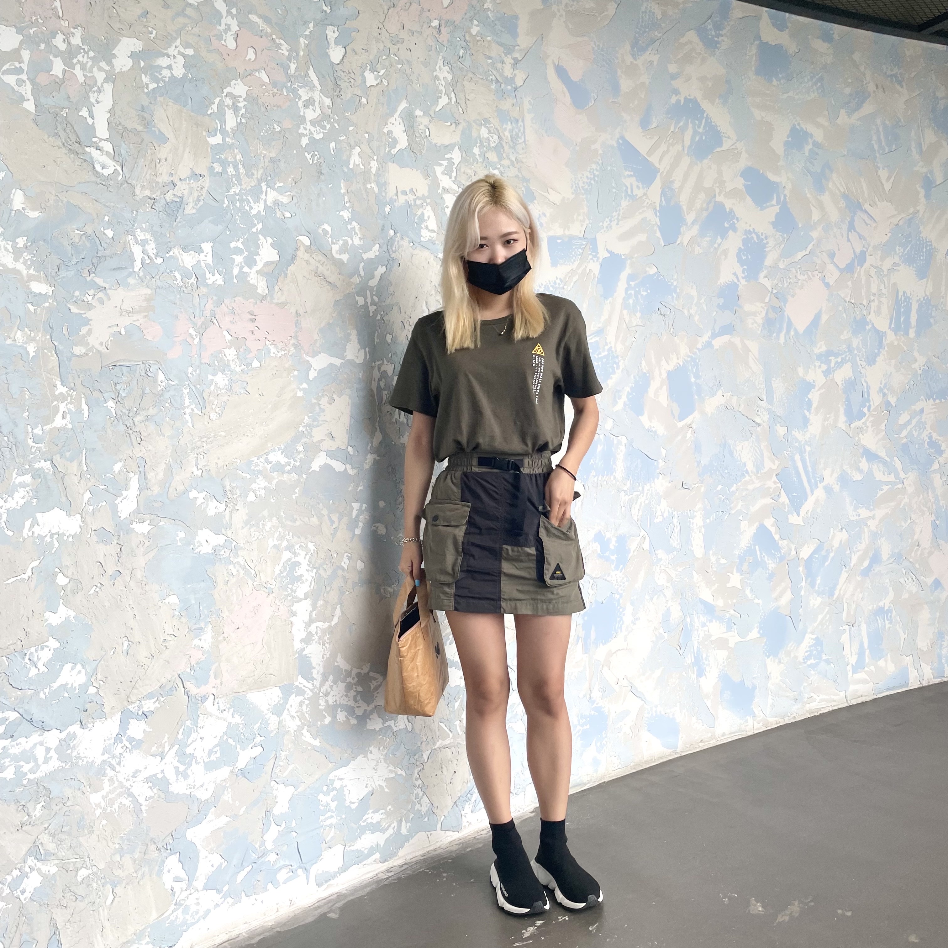 (W) Balenciaga Speed Trainer Black White 2021/2022 착용 스타일 - 2