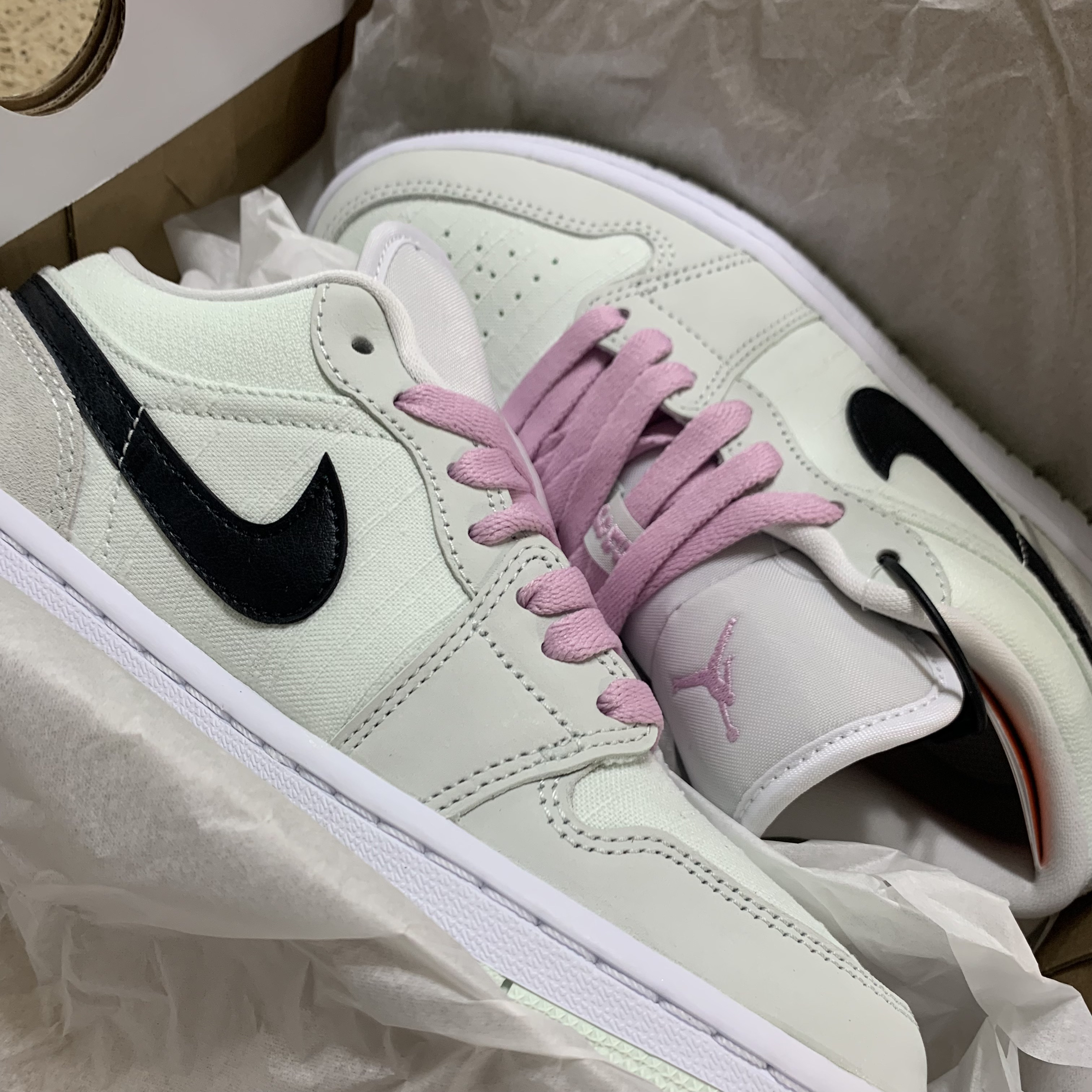 (W) Jordan 1 Low SE Barely Green 착용 스타일 - 1
