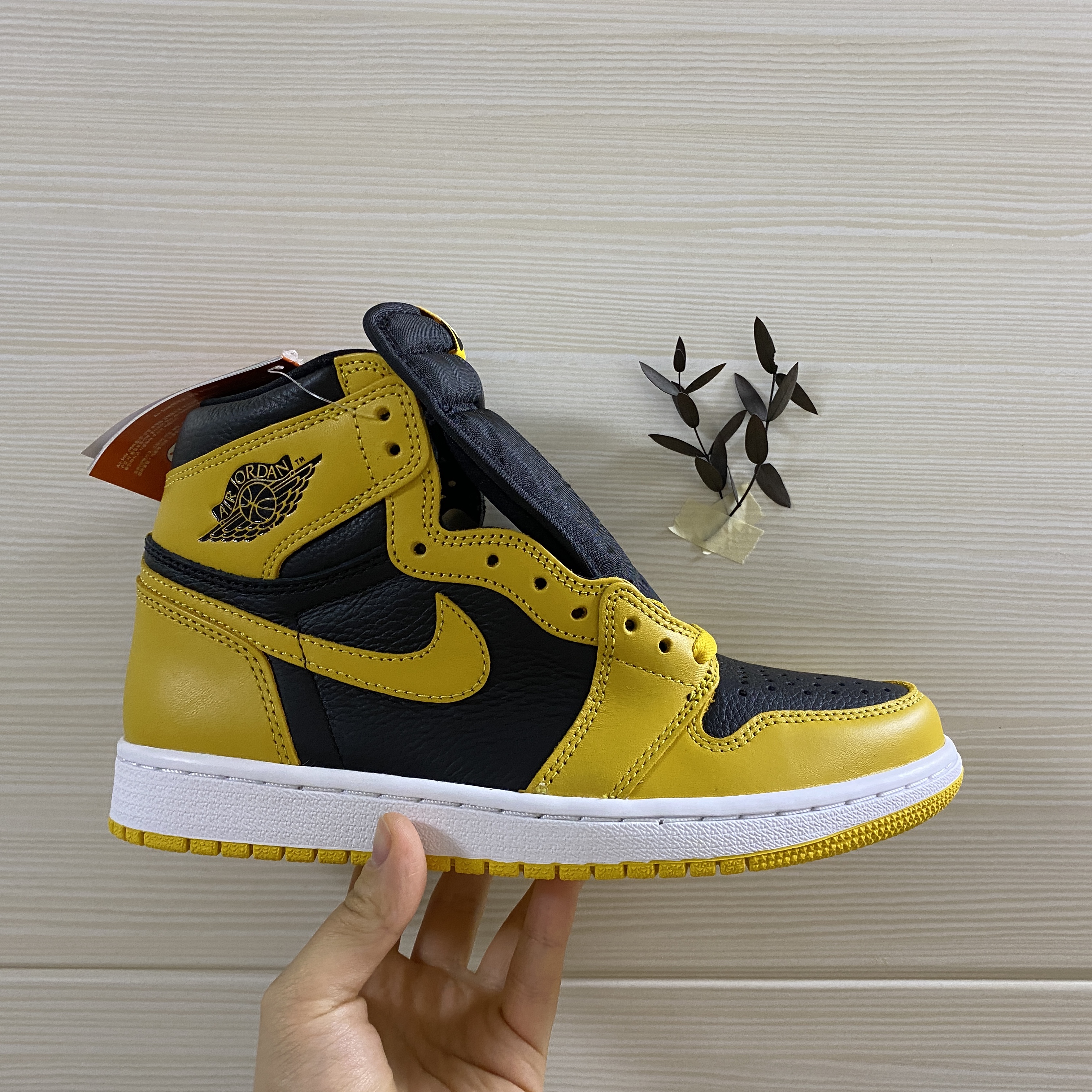 Jordan 1 Retro High OG Pollen 착용 스타일 - 1