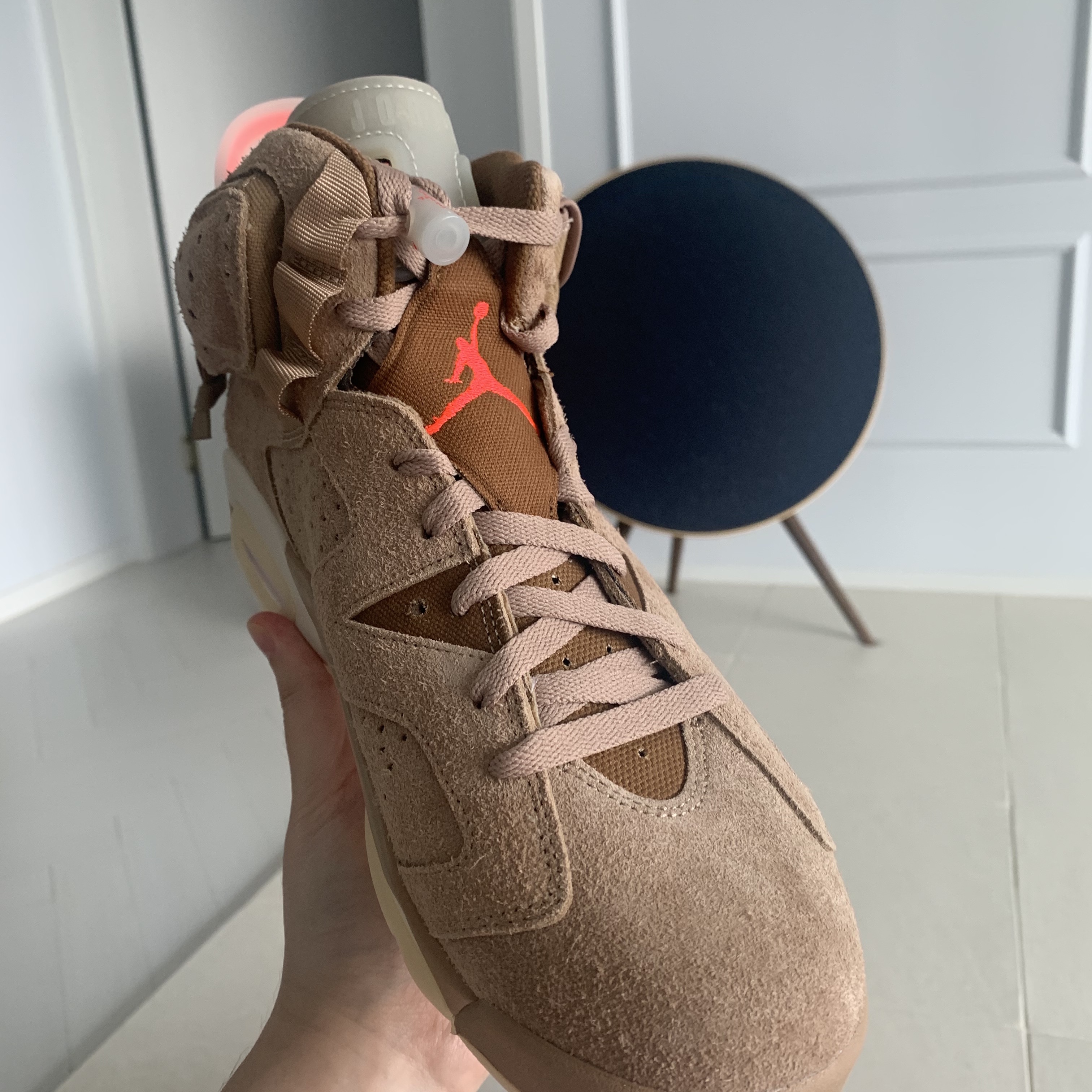 Jordan 6 x Travis Scott Retro SP British Khaki 착용 스타일 - 4