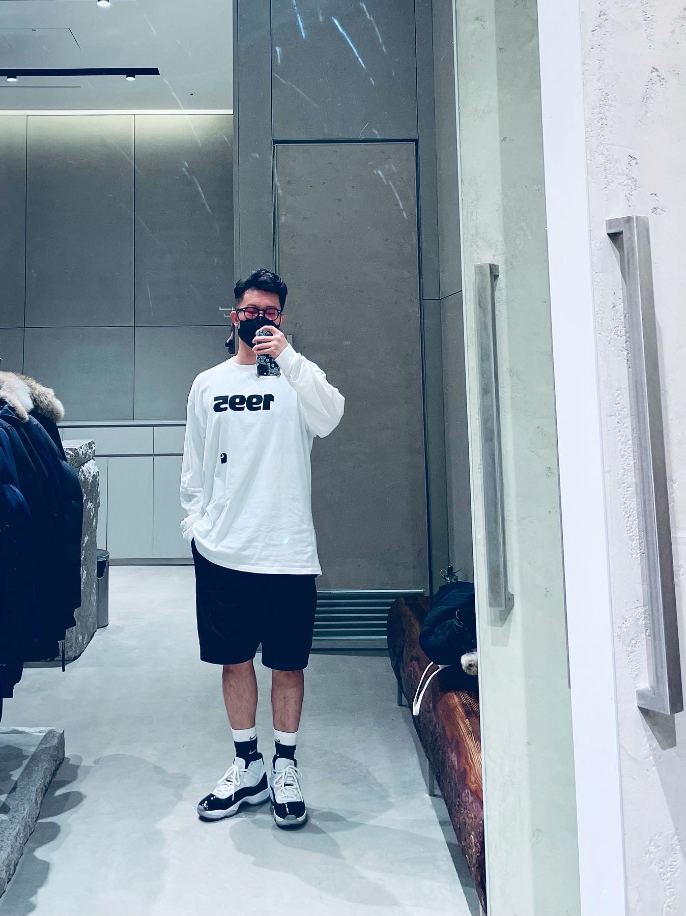 Jordan 11 Retro Concord 2018, Nike Everyday Plus Cushioned Training Crew Socks Black White (Korean Ver.) 착용 스타일 - 1