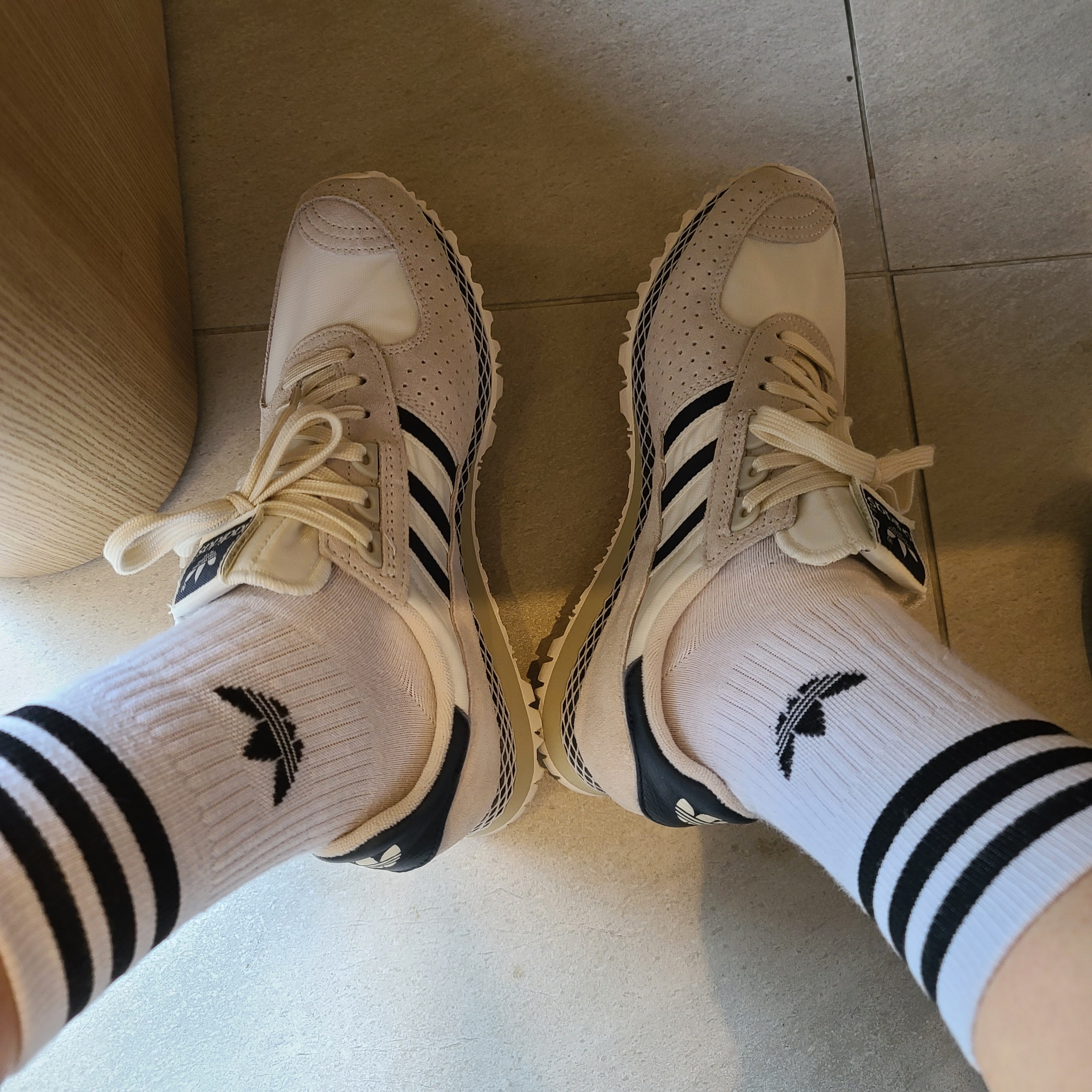 Adidas City Marathon PT Beige Navy 착용 스타일