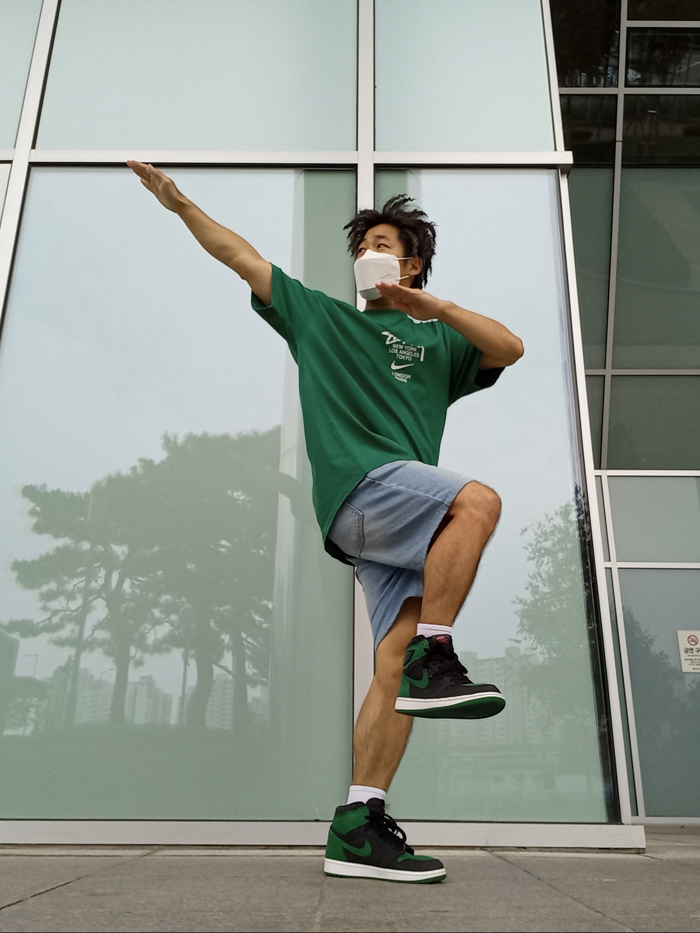Jordan 1 Retro High OG Pine Green Black 착용 스타일 - 2