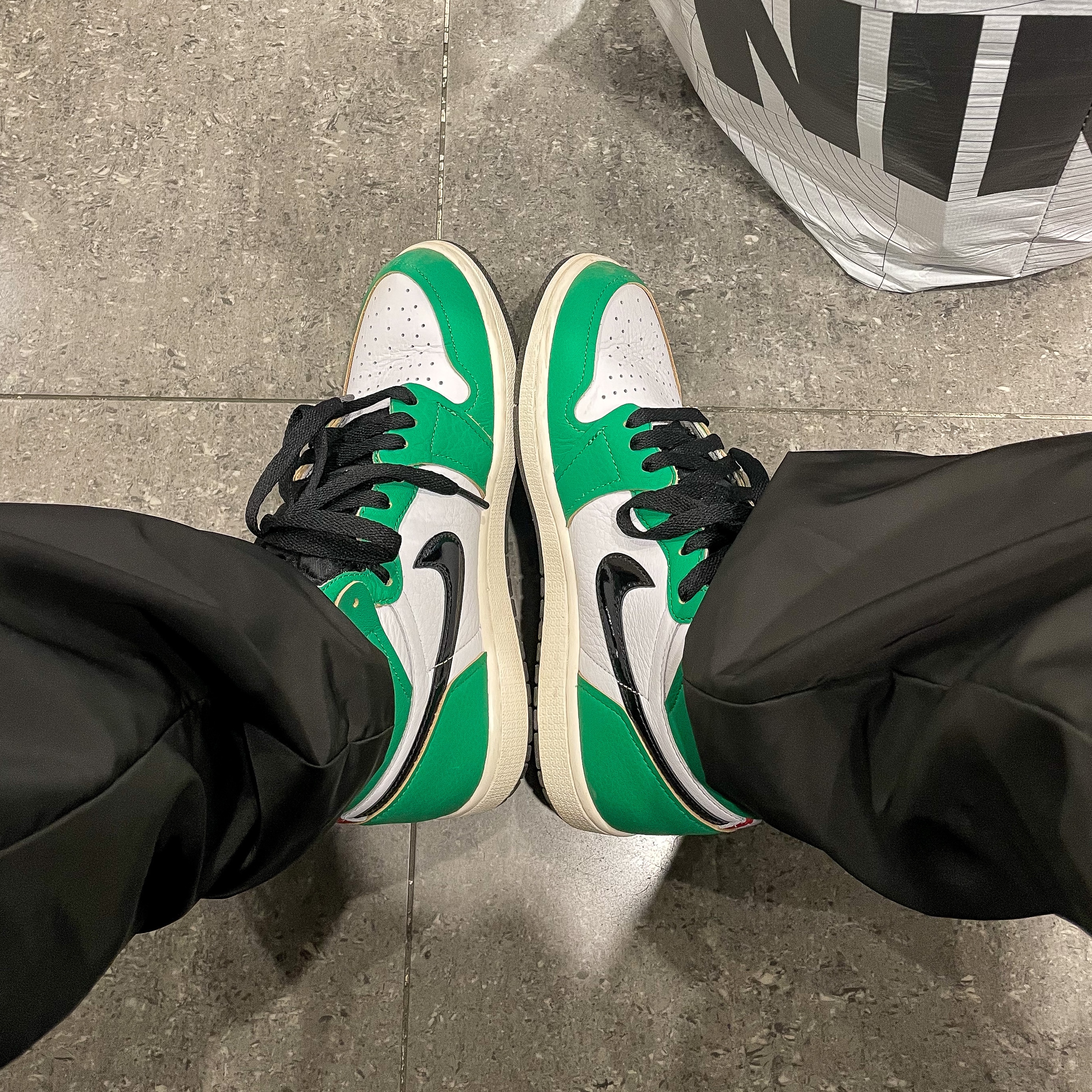 (W) Jordan 1 Retro High OG Lucky Green 착용 스타일 - 3