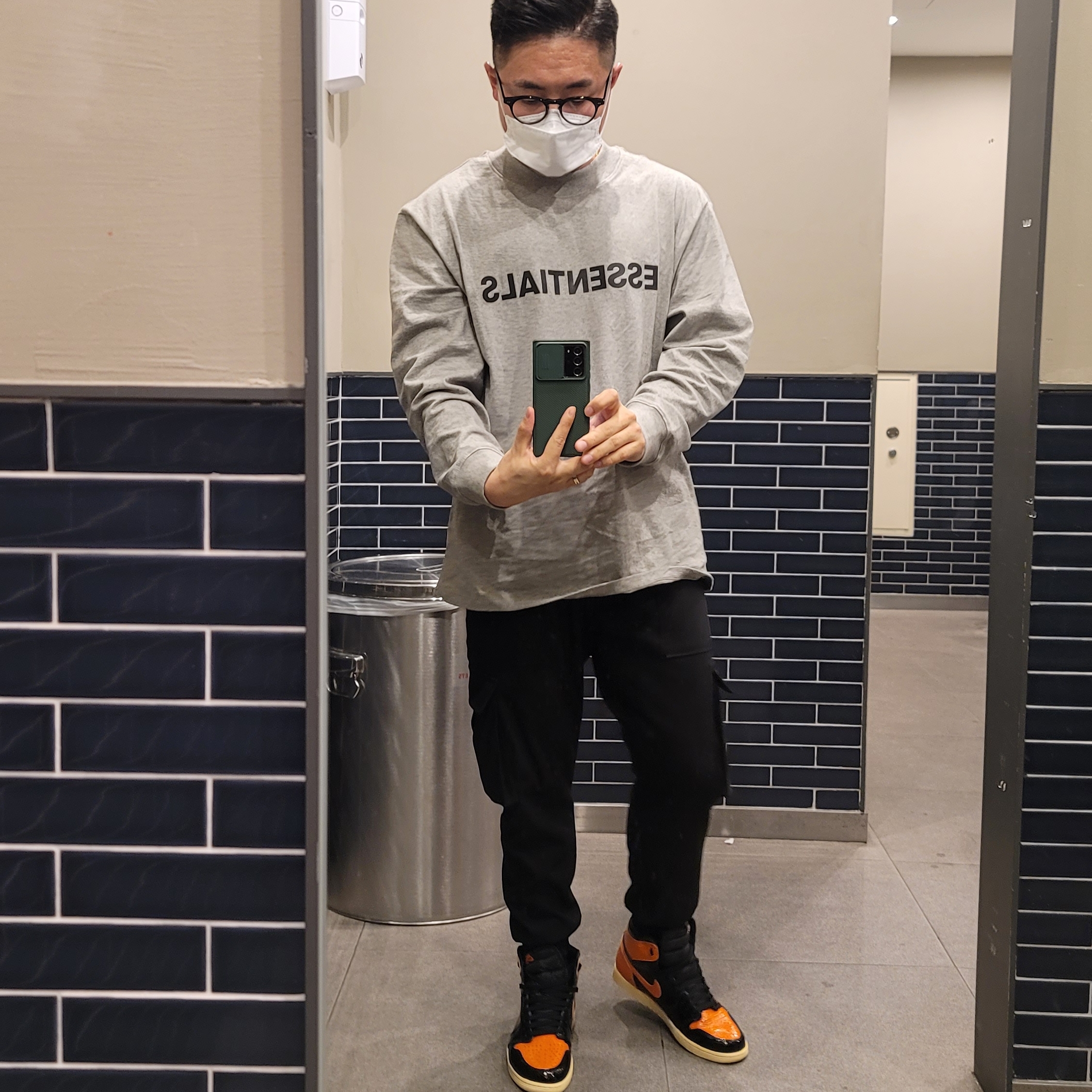 Jordan 1 Retro High Shattered Backboard 3.0, Essentials 3D Silicon Applique Boxy Long Sleeve T-Shirt Cement - 20FW 착용 스타일