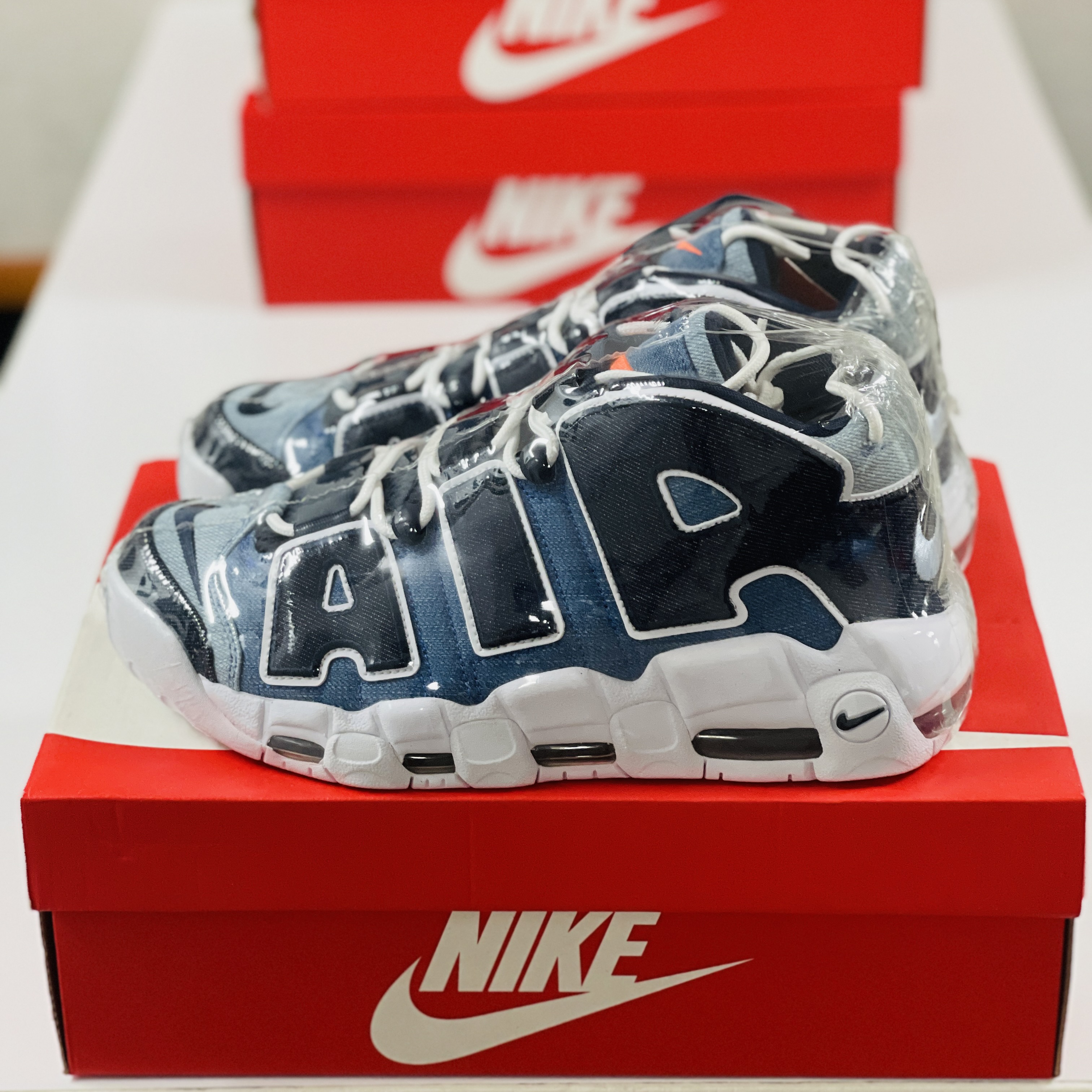 Nike Air More Uptempo 96 Denim 착용 스타일 - 2