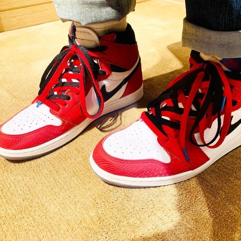 Jordan 1 Retro High Spider-Man Origin Story 착용 스타일 - 2
