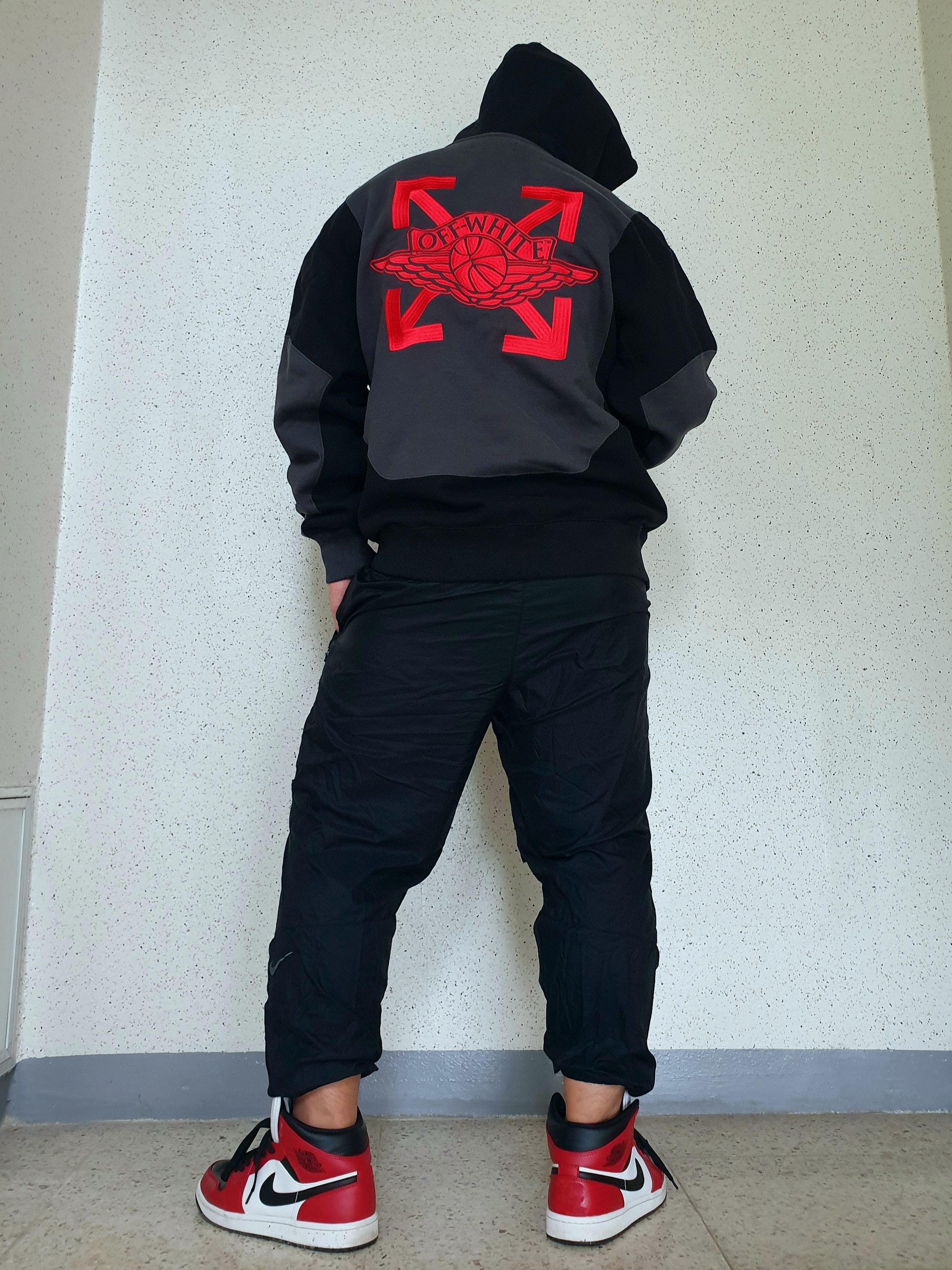 Jordan 1 Mid Chicago Black Toe, Jordan x Off-White Fleece Pullover Hoodie Black - US/EU 착용 스타일
