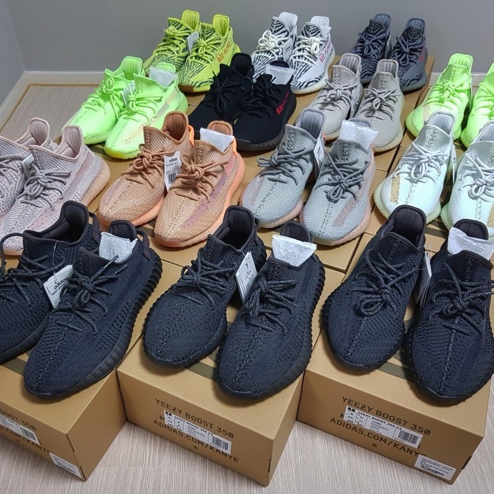 Adidas Yeezy Boost 350 V2 Zebra 2017/2019/2020, Adidas Yeezy Boost 350 V2 Semi Frozen Yellow 착용 스타일 - 1