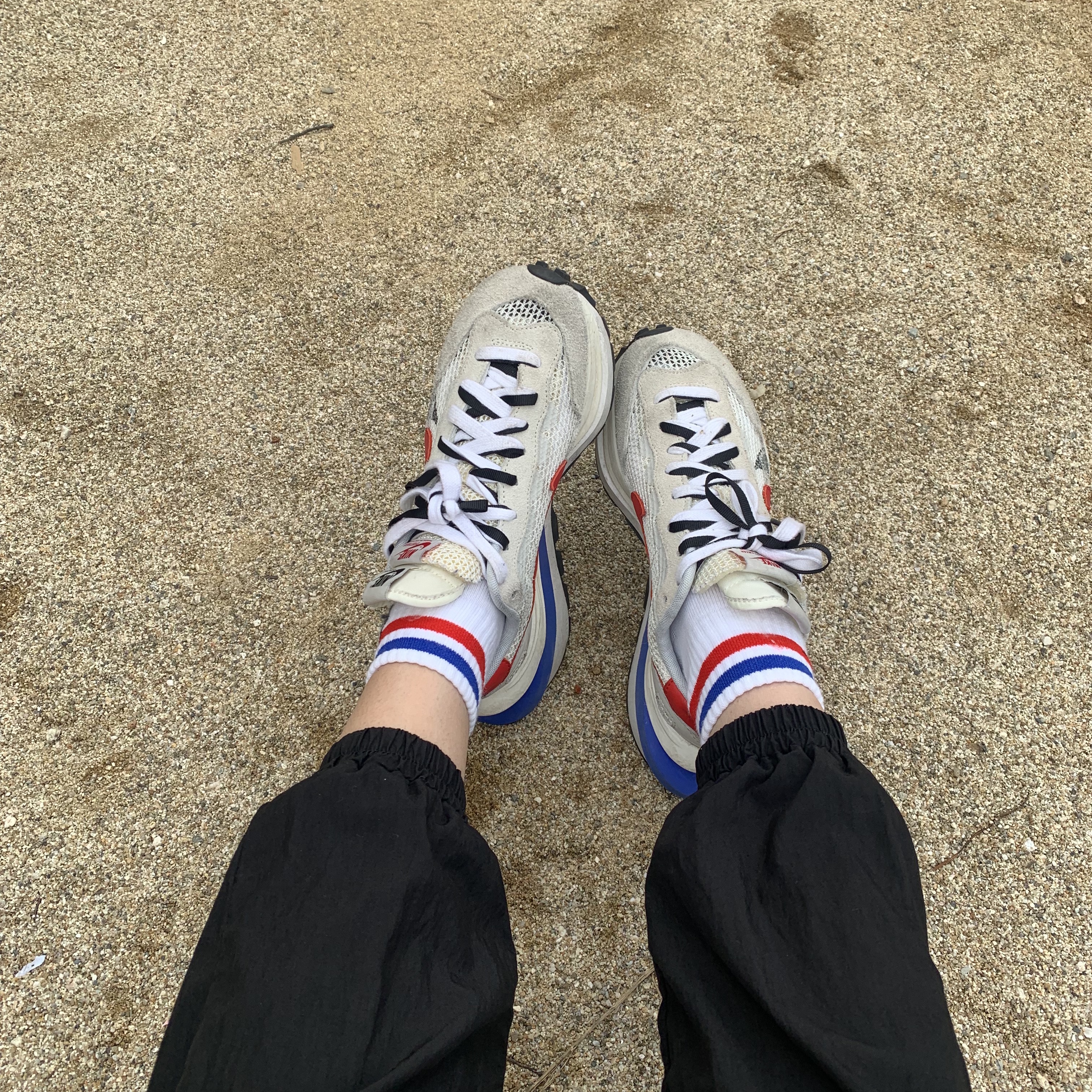 Nike x Sacai VaporWaffle Royal Fuchsia 착용 스타일 - 3