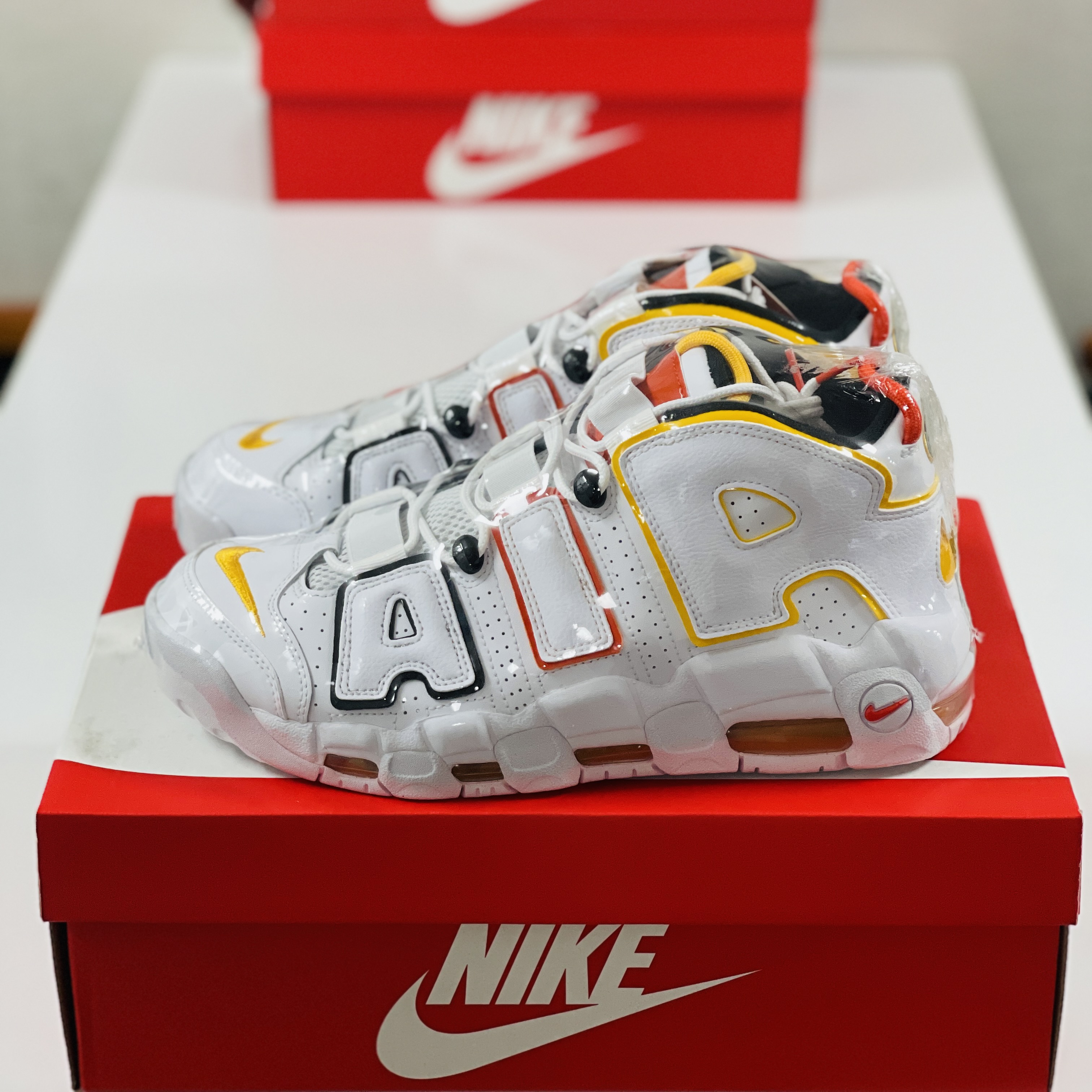 Nike Air More Uptempo Rayguns 착용 스타일 - 2