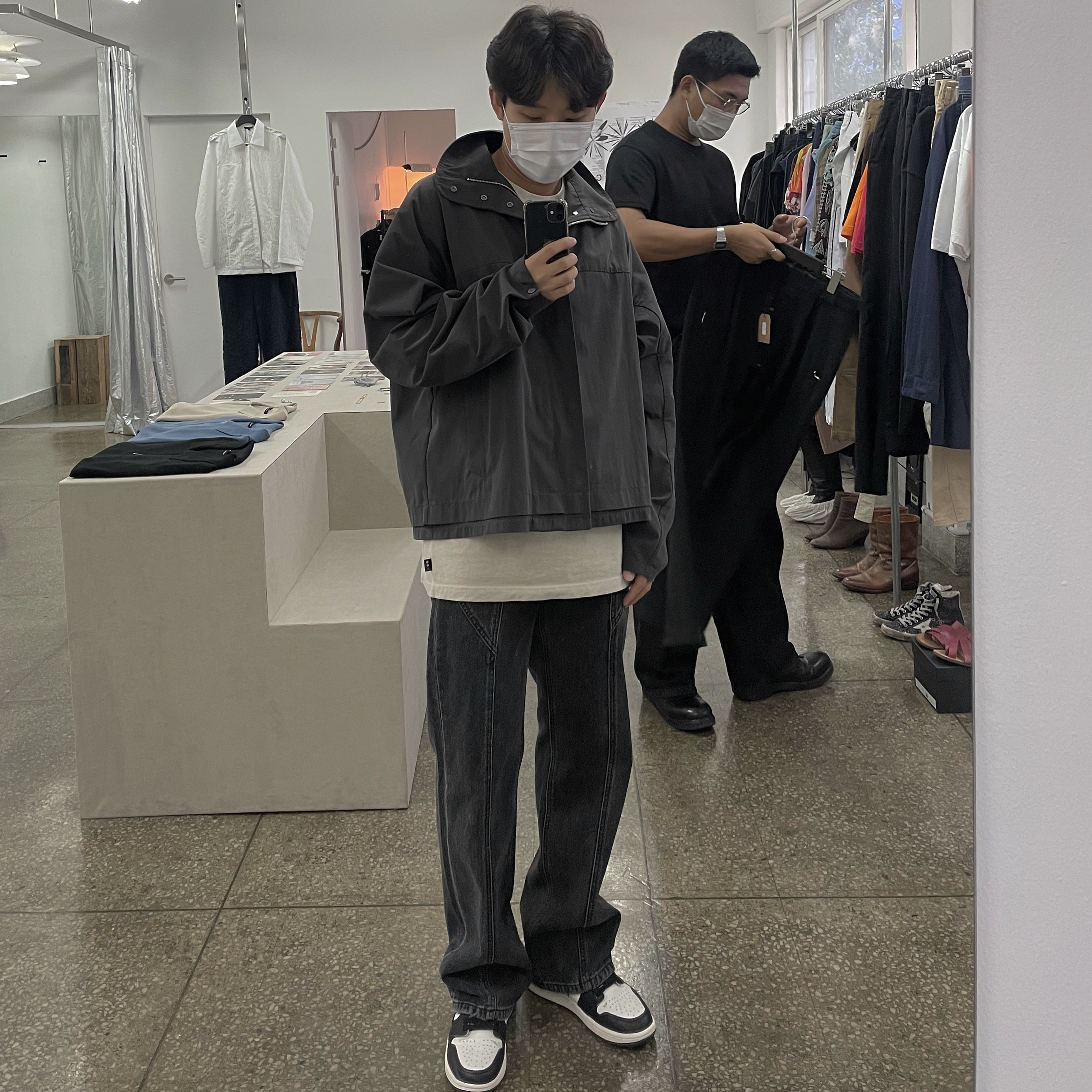 Jordan 1 Retro High OG Black Mocha, IAB Studio Pigment T-Shirt Oatmeal 착용 스타일