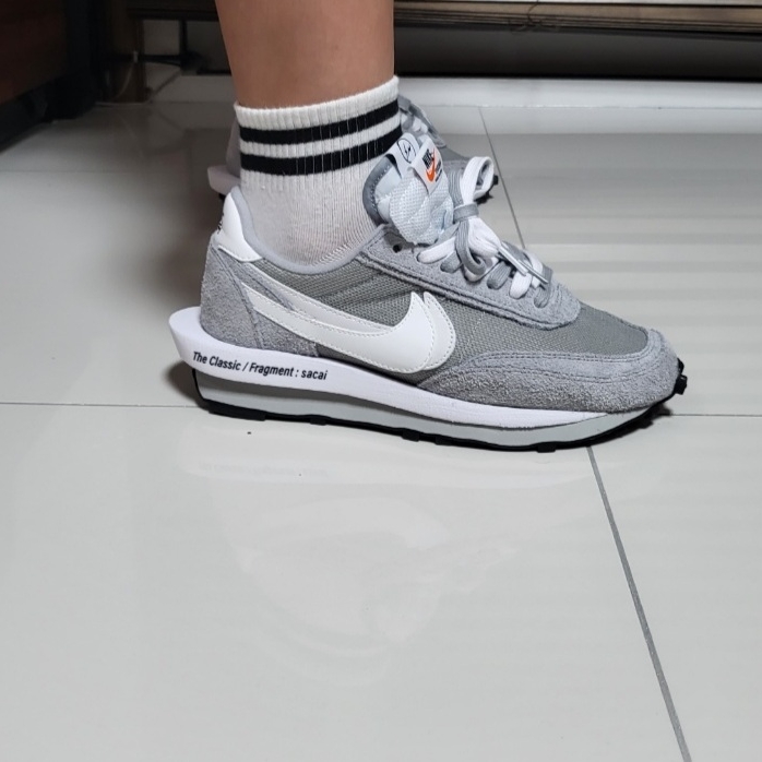 Nike x Sacai x Fragment LDWaffle Light Smoke Grey 착용 스타일 - 1