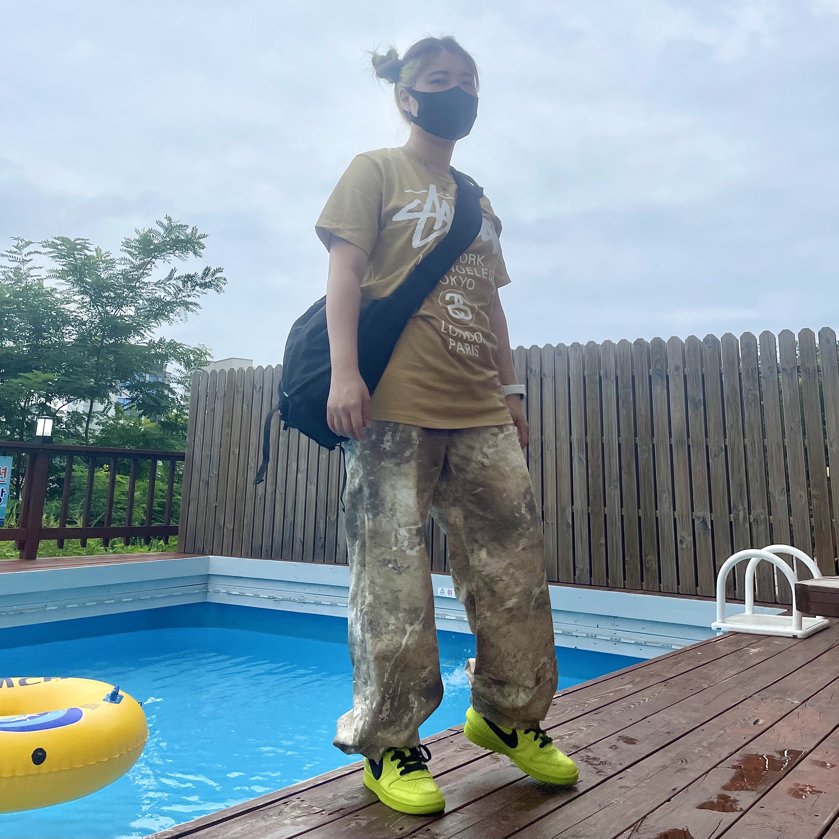 Nike x Ambush Dunk High Flash Lime, Stussy World Tour T-Shirt Khaki 2021 착용 스타일