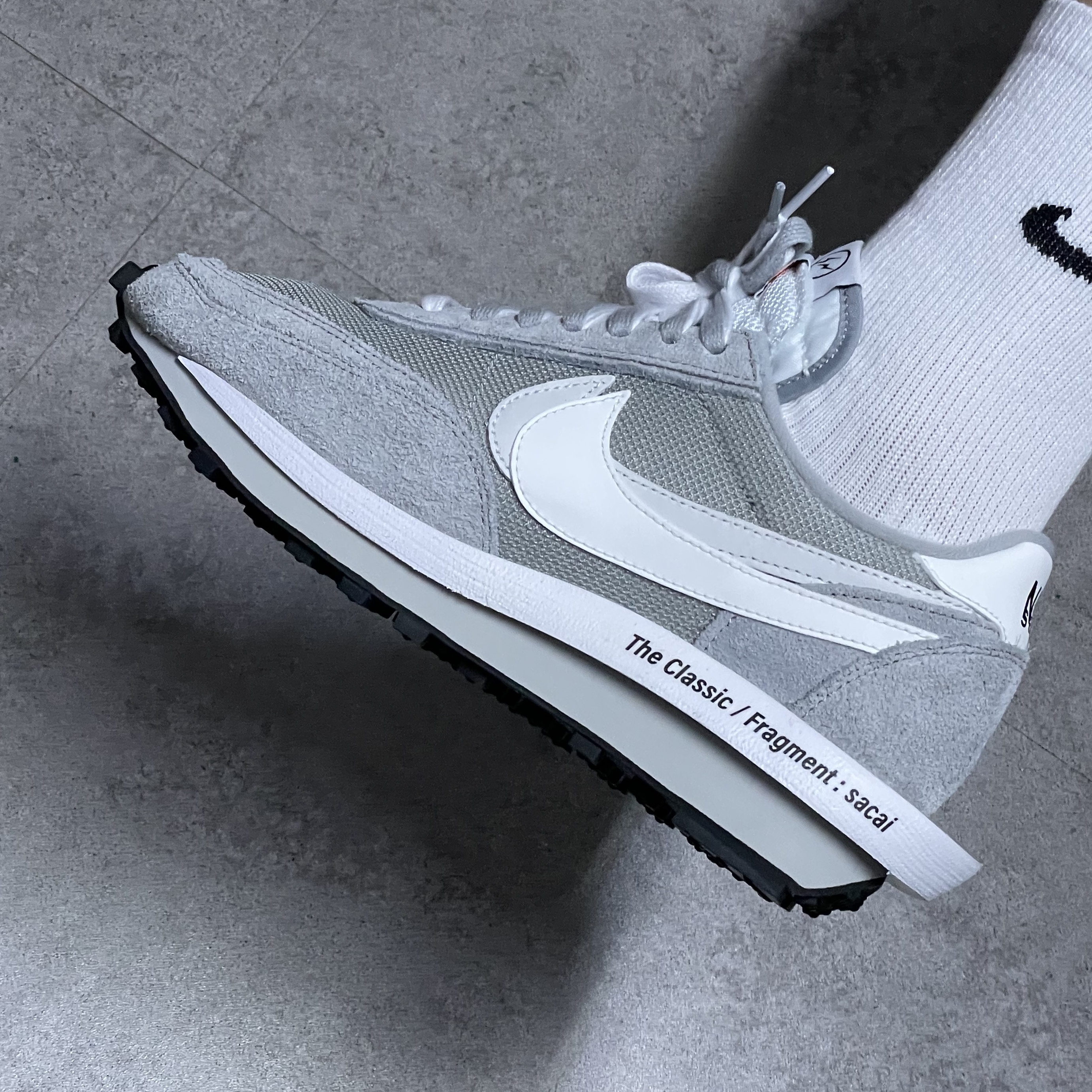 Nike x Sacai x Fragment LDWaffle Light Smoke Grey 착용 스타일